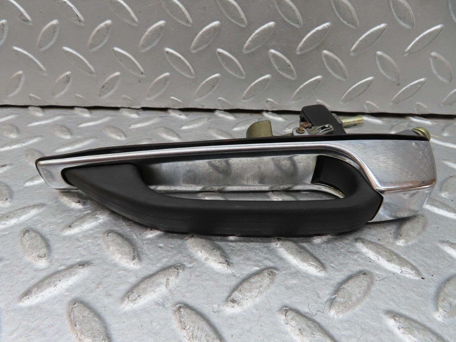 19151 Mercedes-Benz W123 300D Rear Exterior Door Handle 1237600359