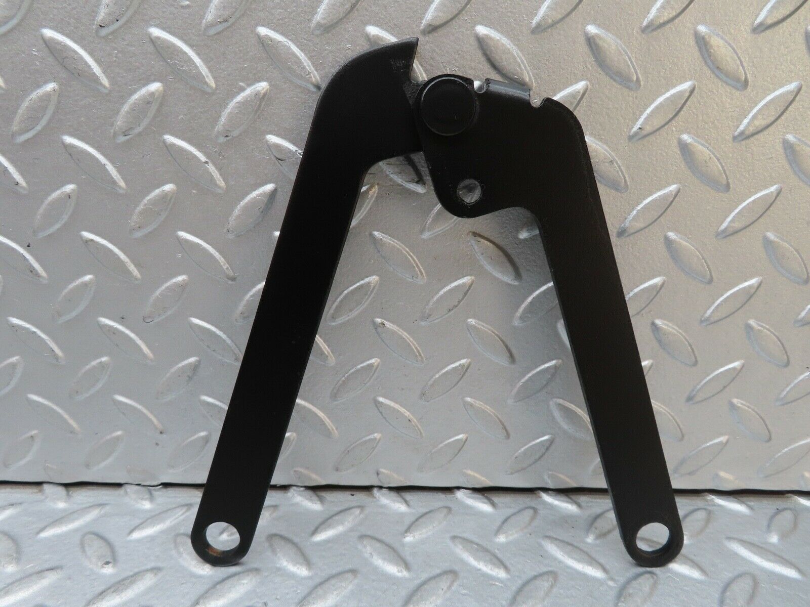 17598 Mercedes-Benz W116 450SEL Bonnet Hinge Right Side