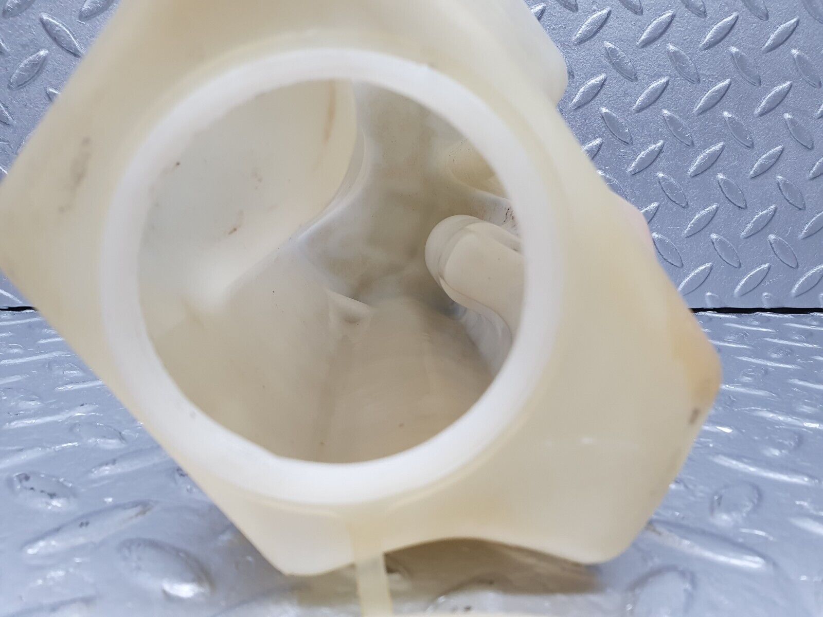 40814 Mercedes-Benz W123 300D Windscreen Washer Fluid Reservoir 1238690720 1238690072