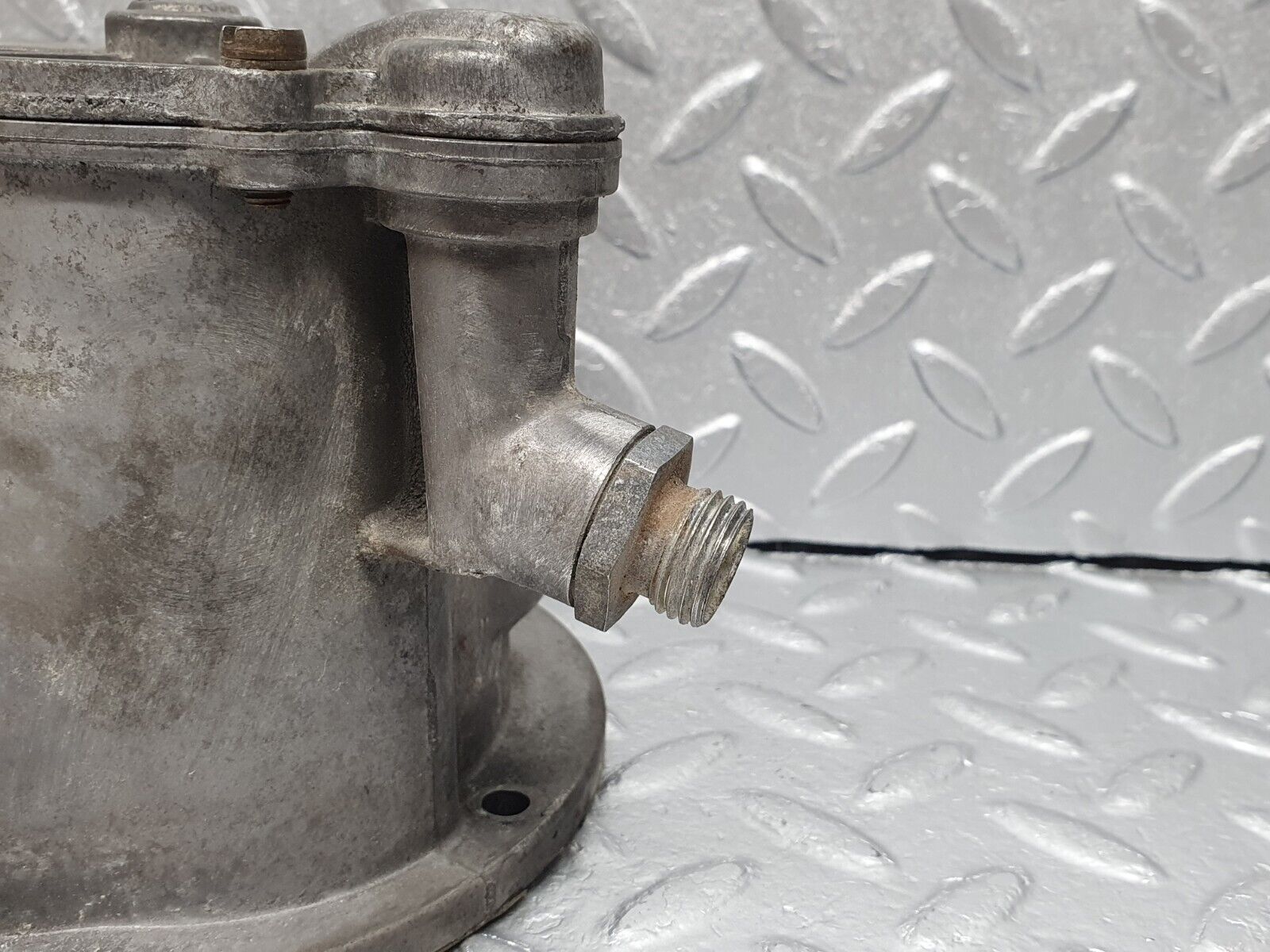 40851 Mercedes-Benz W123 300D Vacuum Pump 0002301395 7.20547