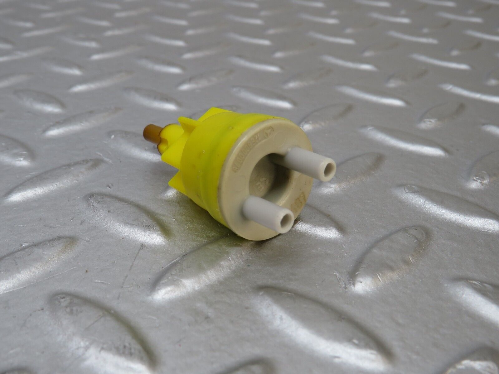 36902 Mercedes-Benz C126 420SEC Coupe Vacuum Check Valve Set 1268000078 1268000478