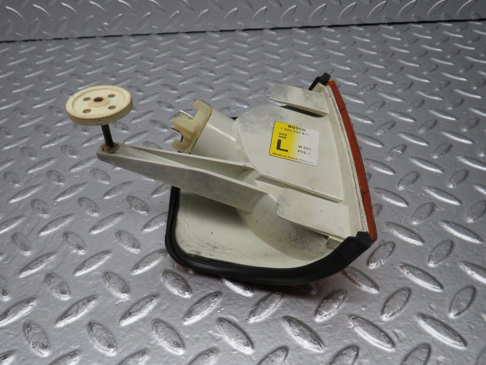31707 Mercedes-Benz W201 190LE 1.8L Indicator Light Front Left Bosch 1305232911