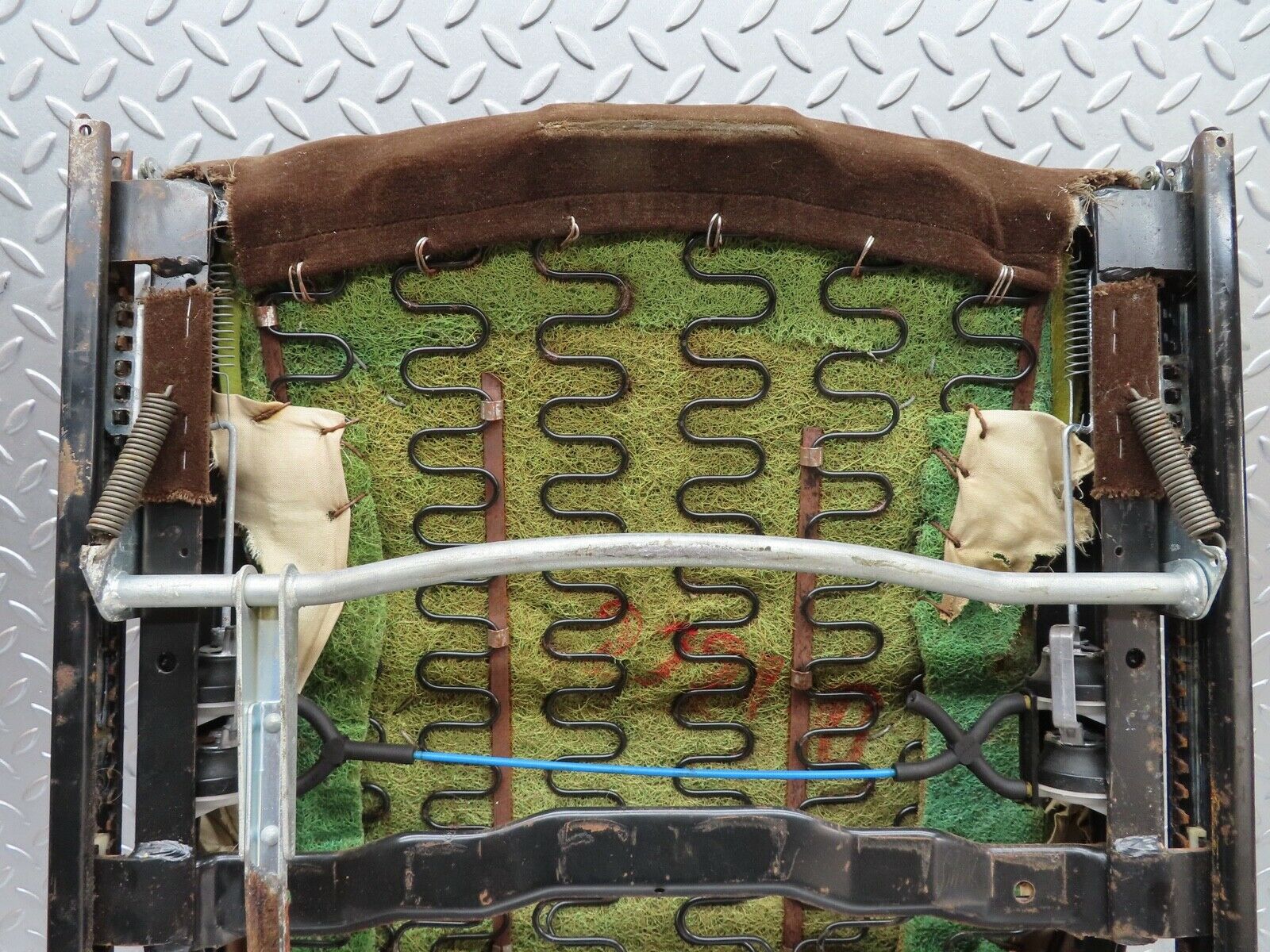 18470 Mercedes-Benz C107 380SLC Front Right Seat Bottom Brown