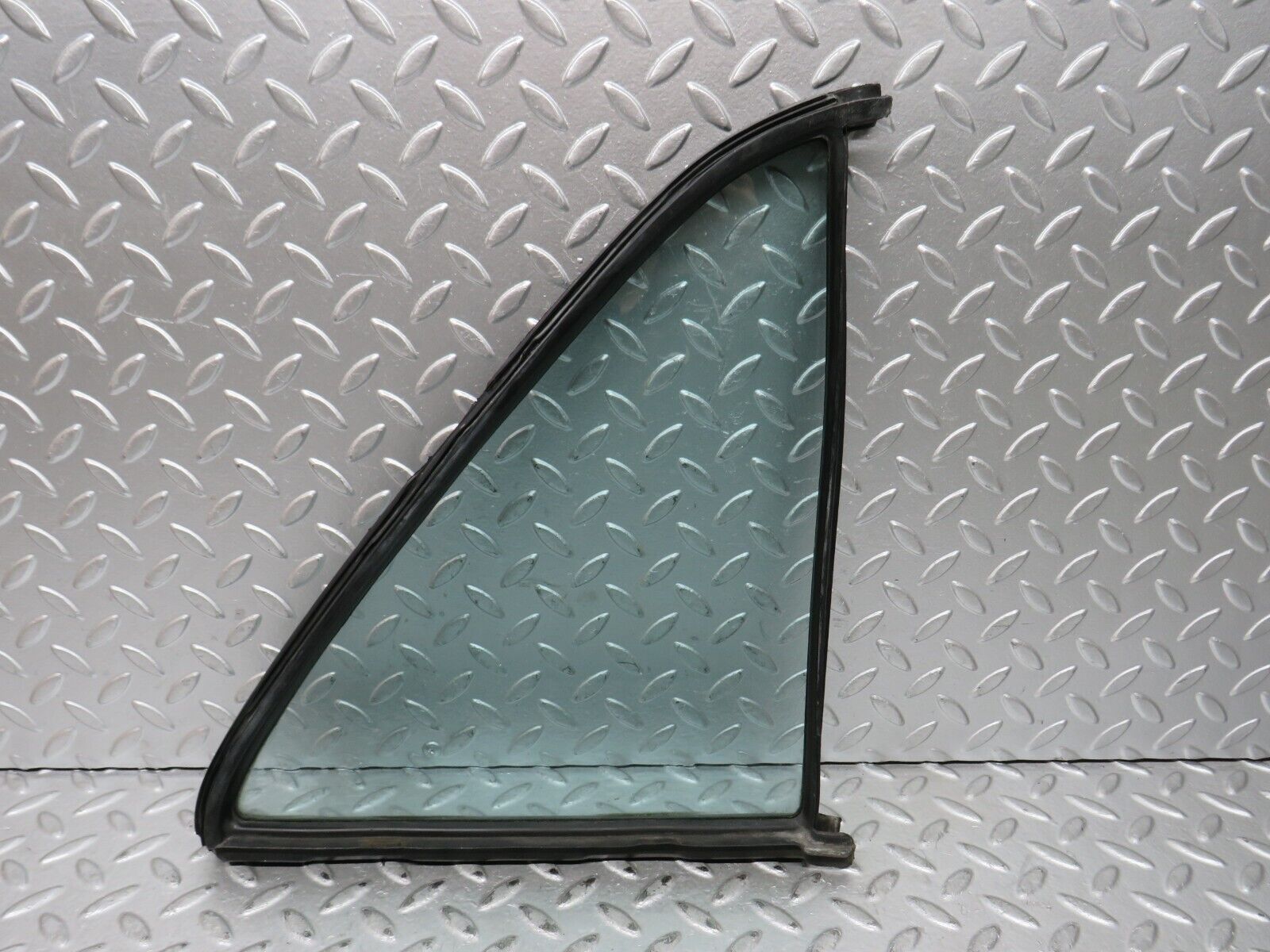 28858 Mercedes-Benz W123 230E Rear Left Quarter Window Glass 1237350124