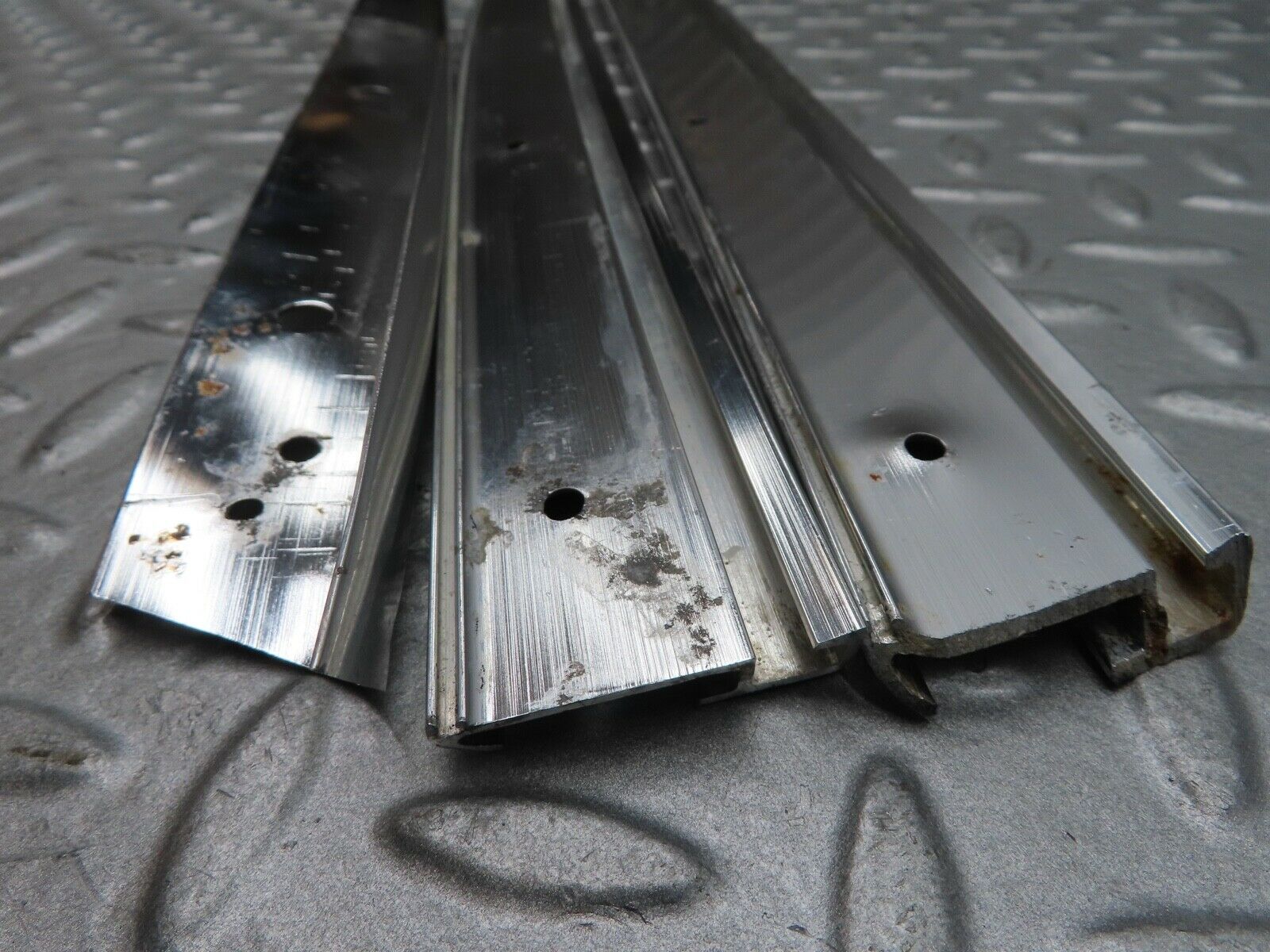 16760 Mercedes-Benz C107 380SLC Roof Chrome Moulding Trim Left Side