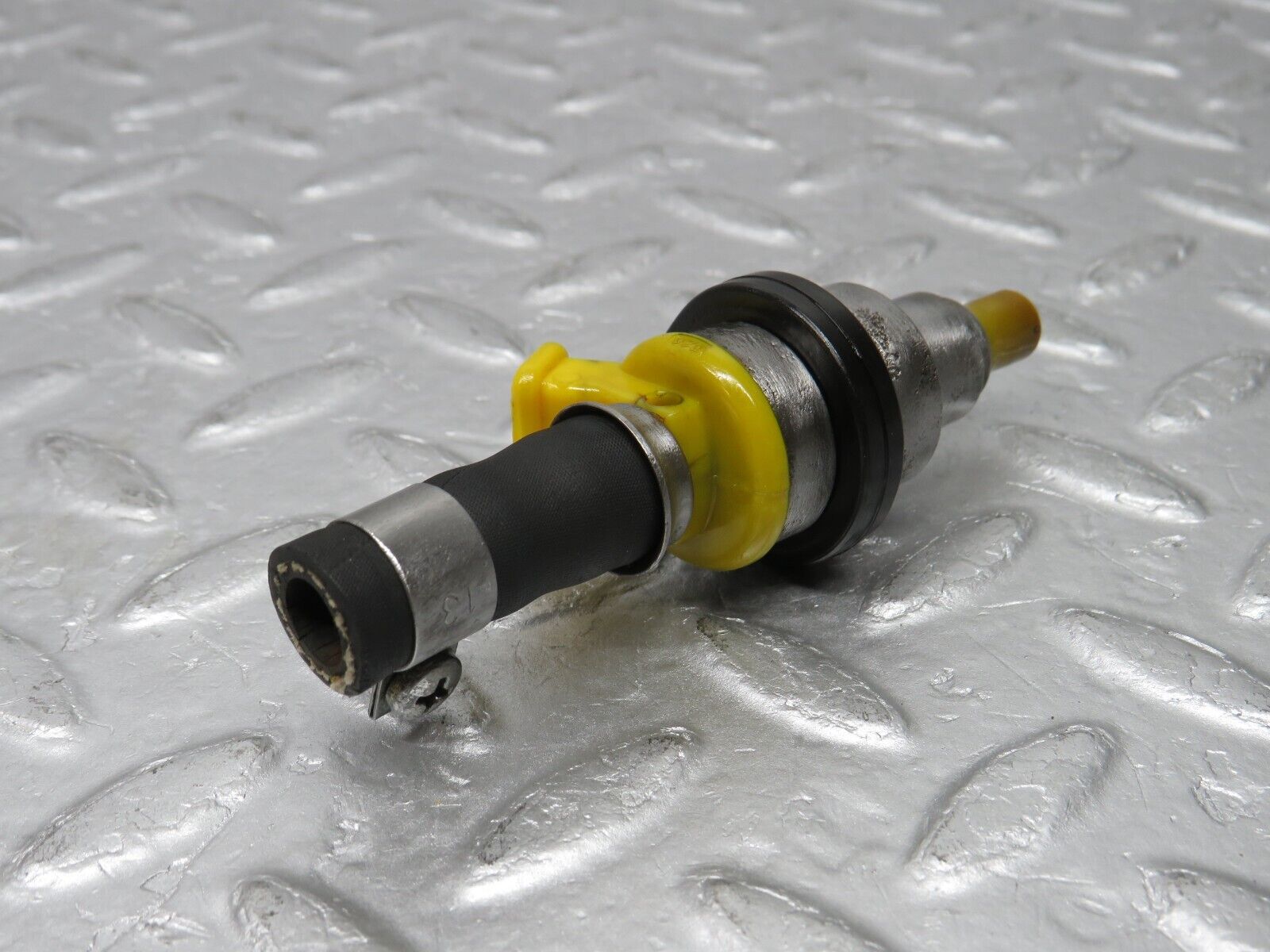 37572 Mercedes-Benz W109 300SEL Fuel Injector Bosch 0280150034