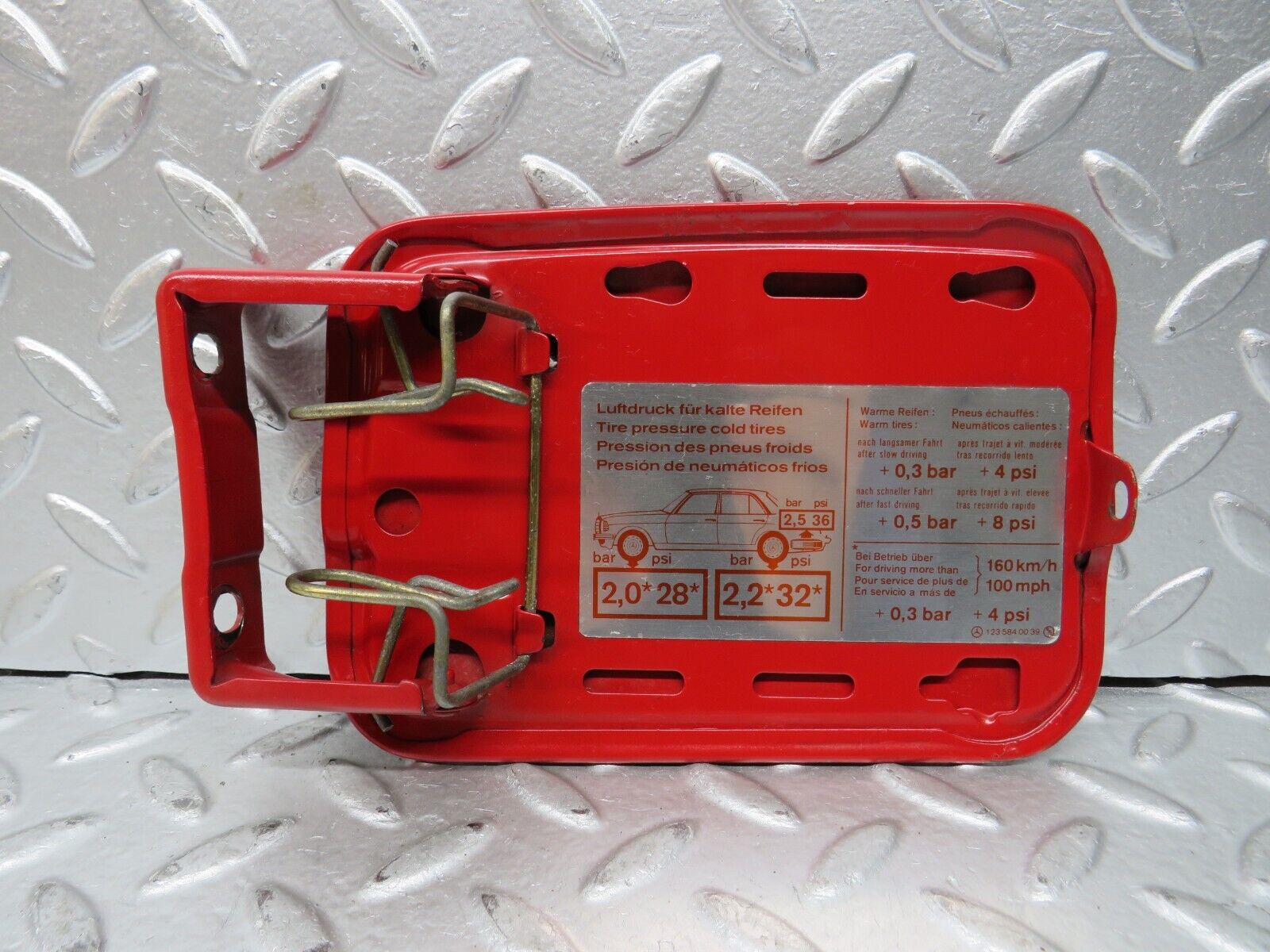 27984 Mercedes-Benz W123 280E Fuel Tank Flap Cap 1235840039