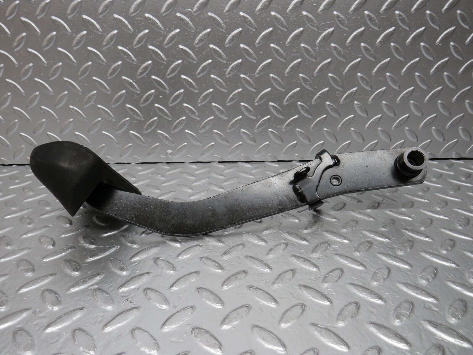 30368 Mercedes-Benz W124 230E Brake Pedal 1232910082