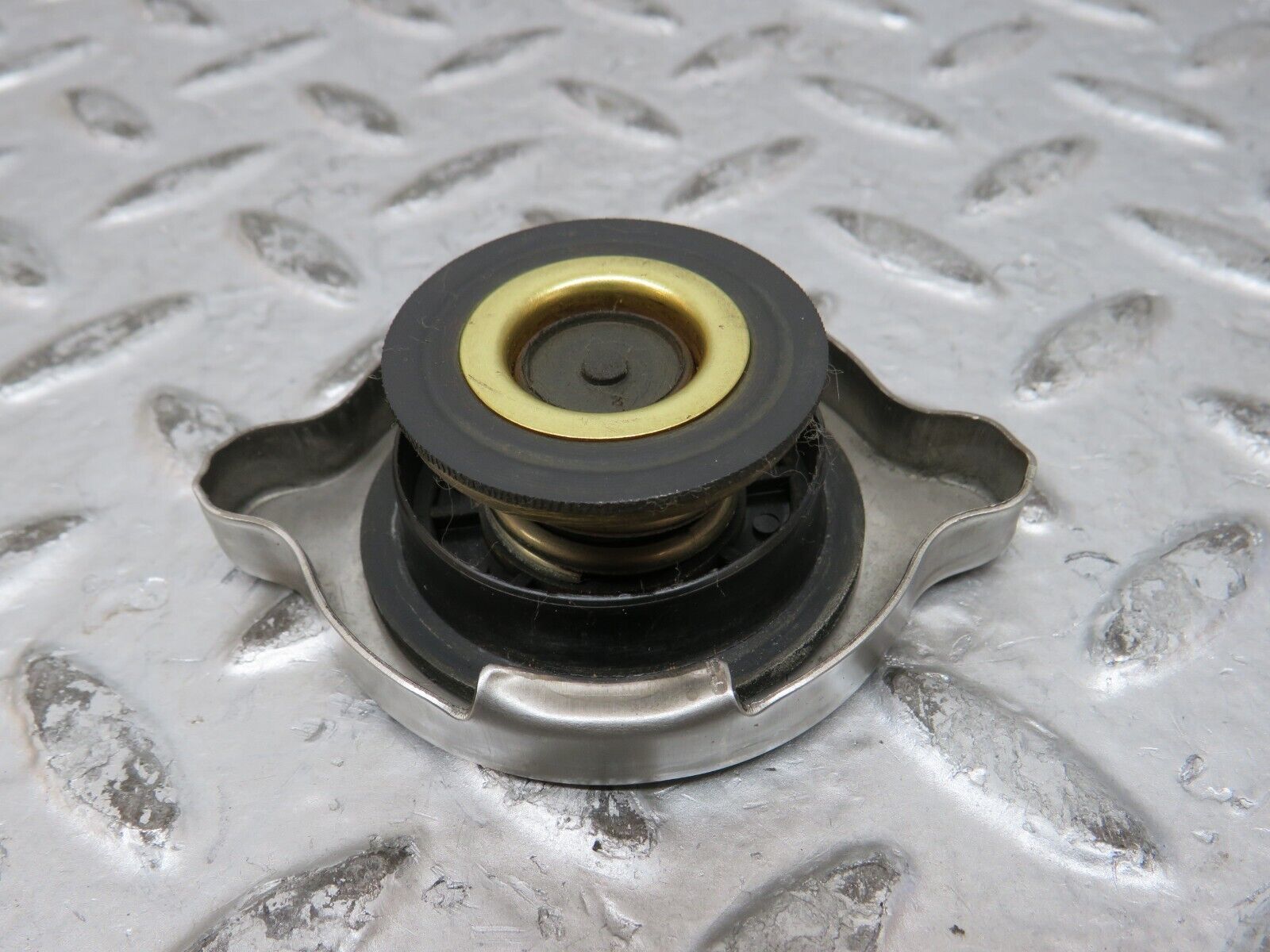 27863 Mercedes-Benz W123 280E Radiator Cap 1245000106