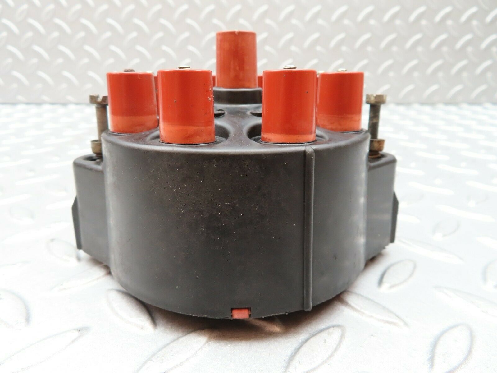 0080 Mercedes-Benz W116 350SE Distributor Cap