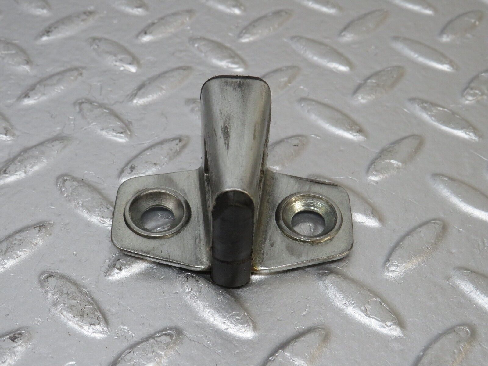 33898 Mercedes-Benz W124 260E Door Lock Latch