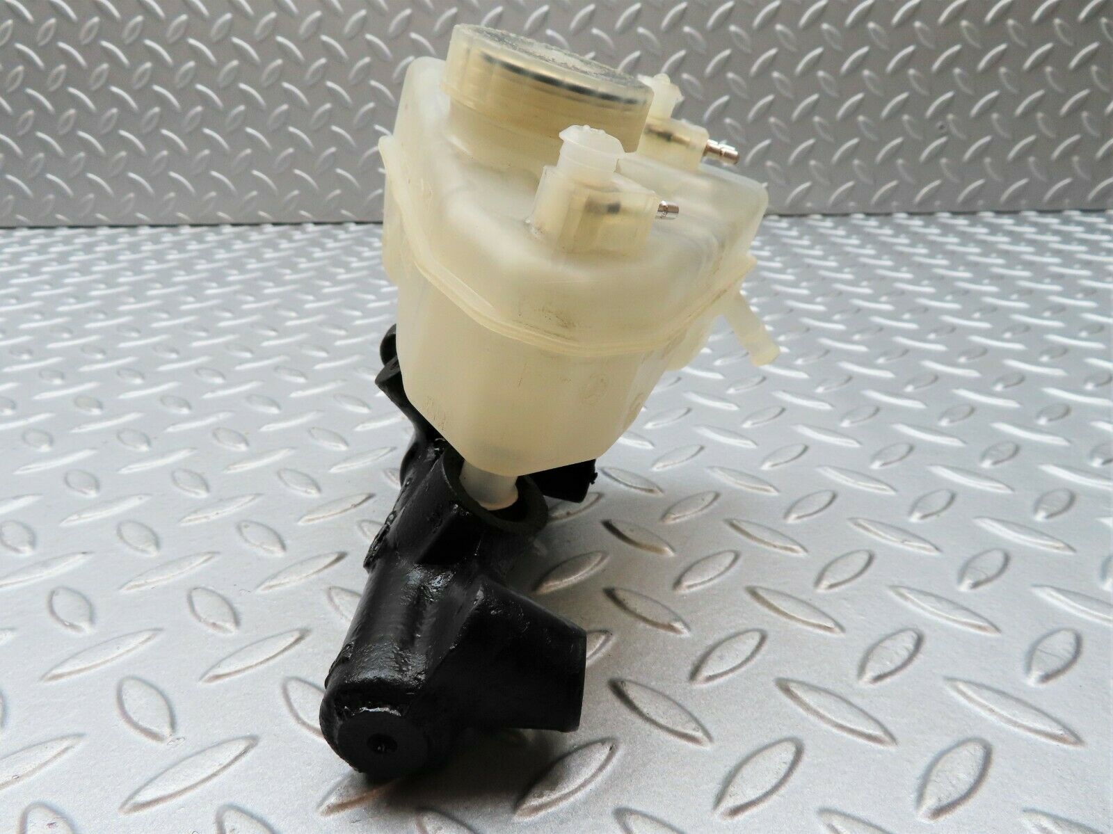 4006 Mercedes-Benz S123 200T Wagon Brake Master Cylinder With Tank