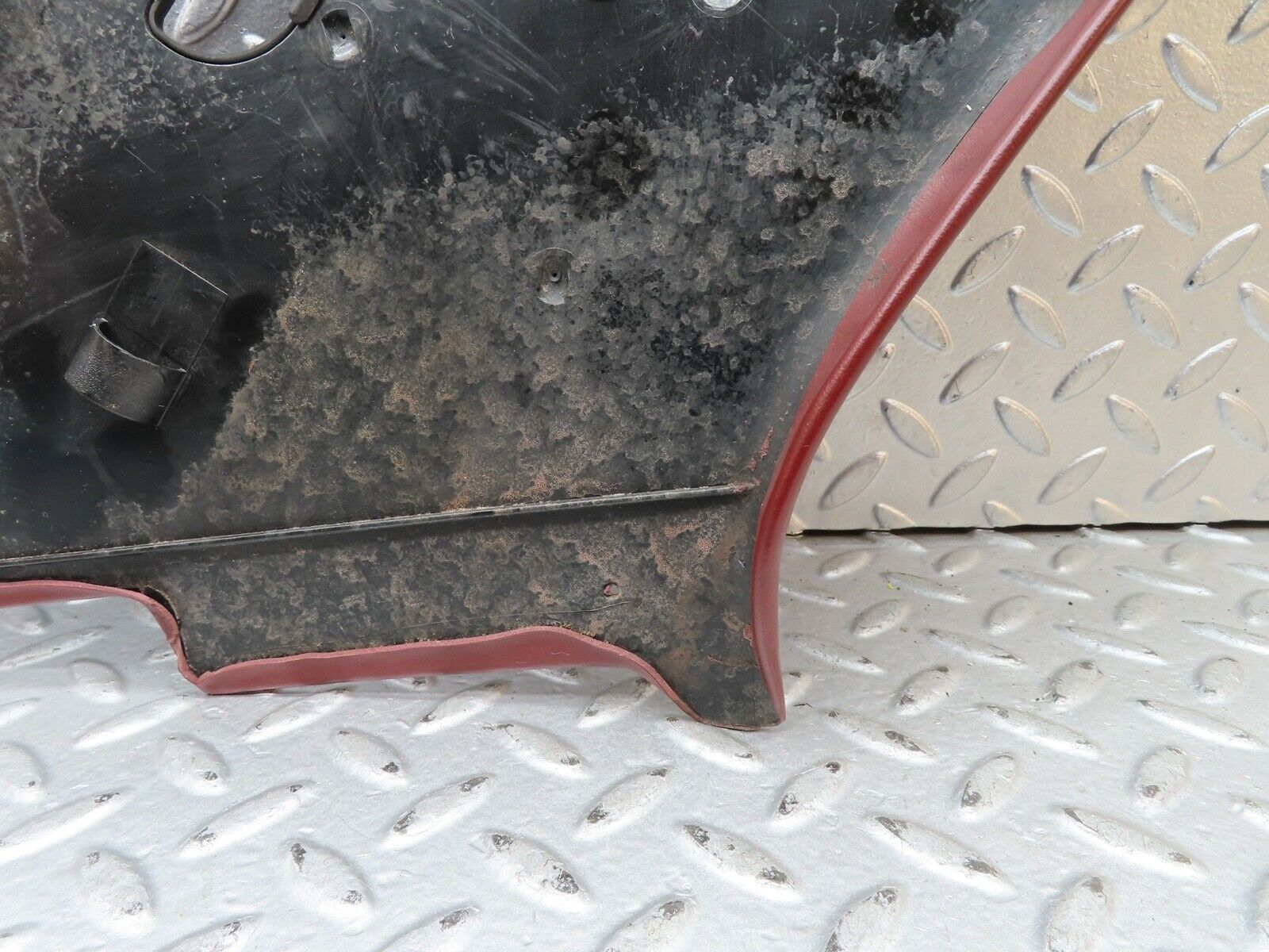 21475 Mercedes-Benz W126 300SE C Pillar Cover Right Side Red 1266950444