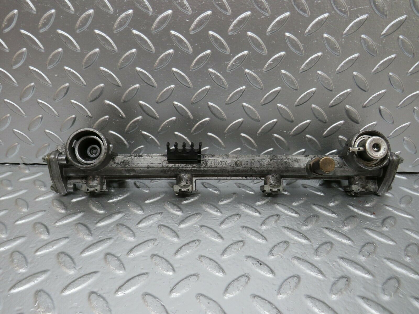 24414 Mercedes-Benz S124 220TE Wagon Fuel Injector Rail 1110780745