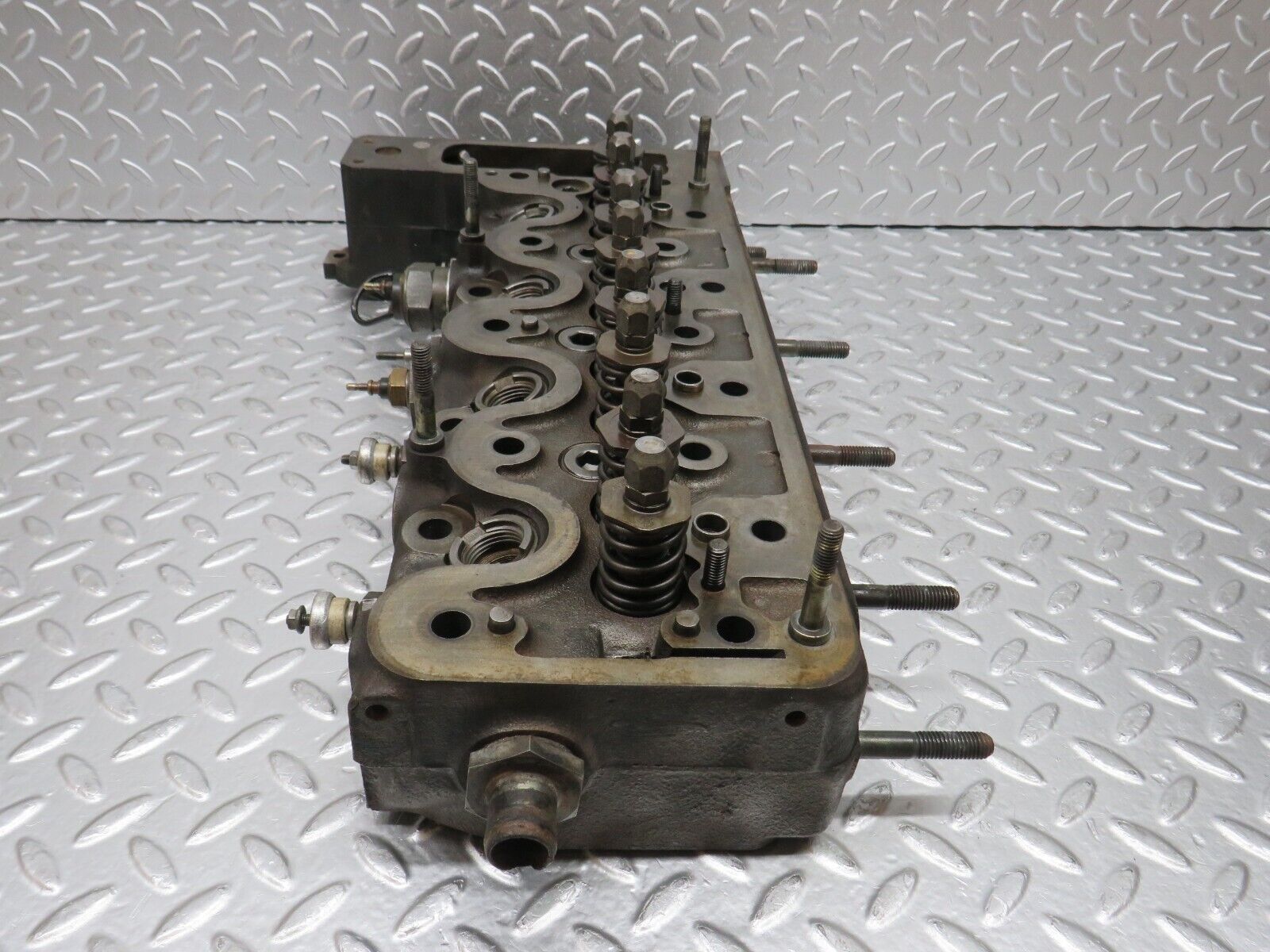 31138 Mercedes-Benz W123 200D Cylinder Head 6150162301
