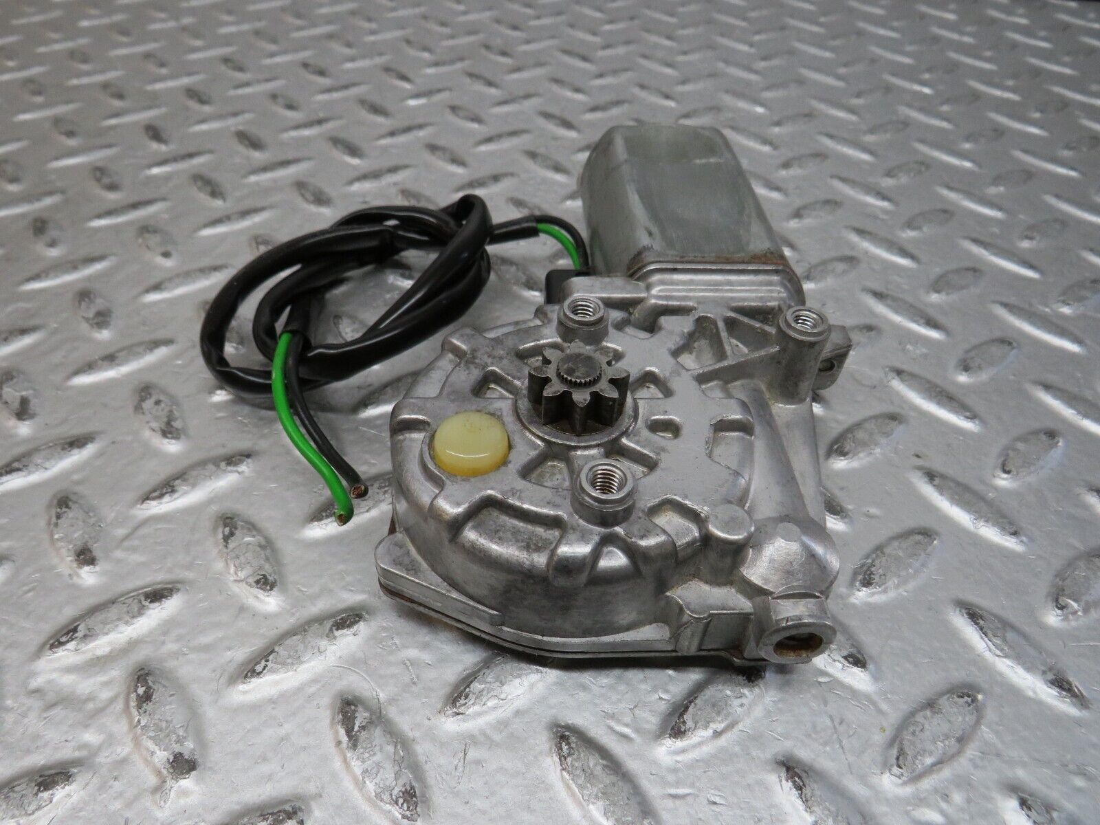 28734 Mercedes-Benz W123 230E Rear Right Window Regulator Motor 0130821016