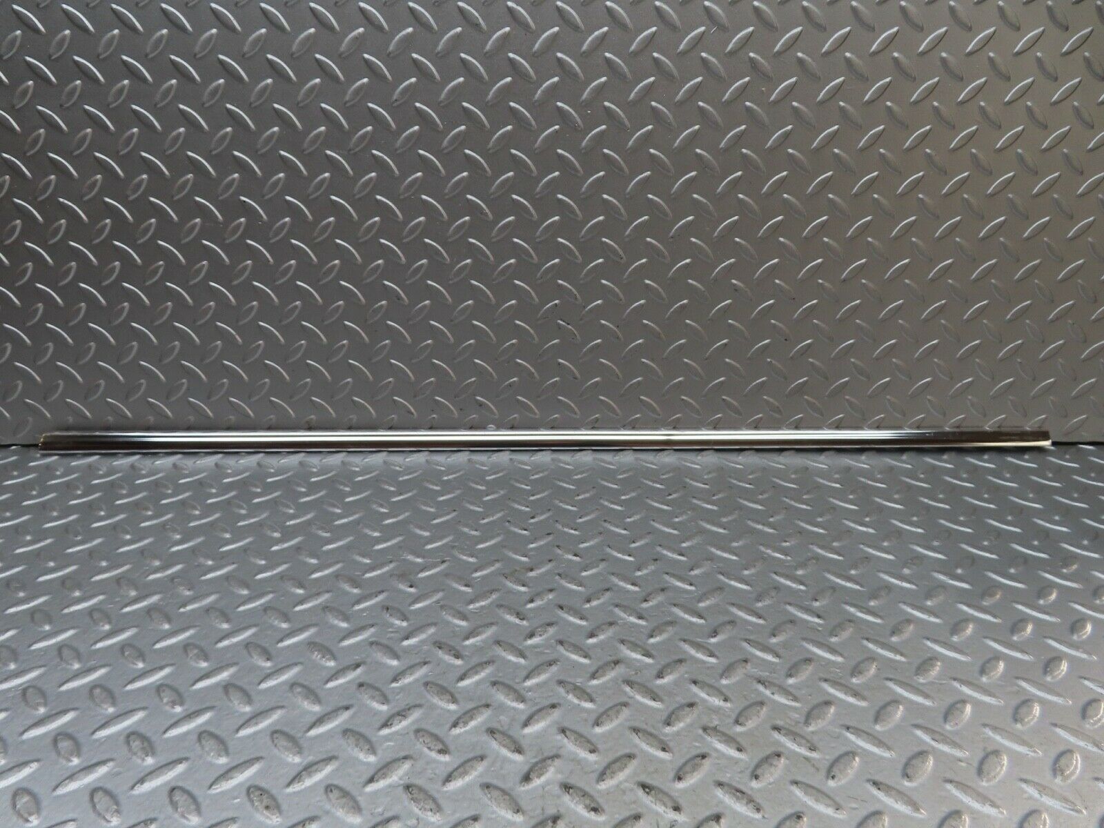 19124 Mercedes-Benz W123 300D Rear Right Door Chrome Moulding Trim
