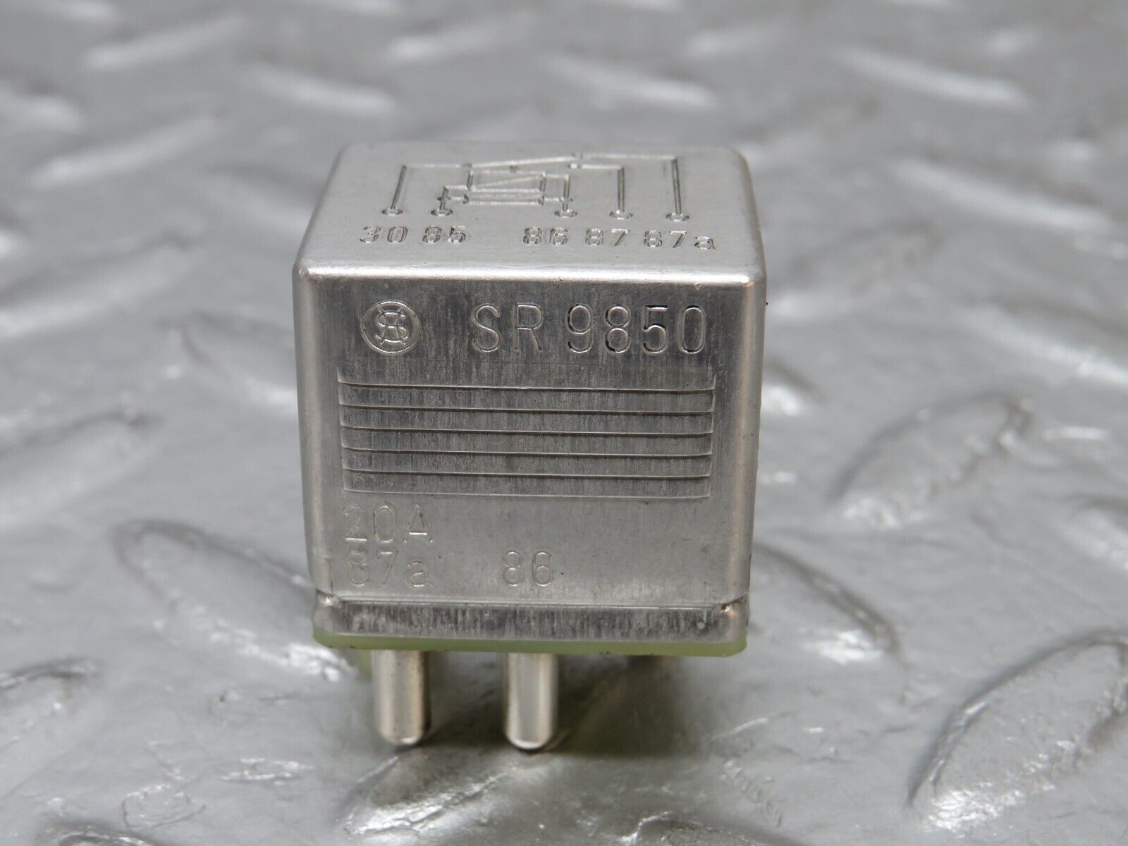 32405 Mercedes-Benz S124 300TE Wagon Multi Purpose Relay 0015420219
