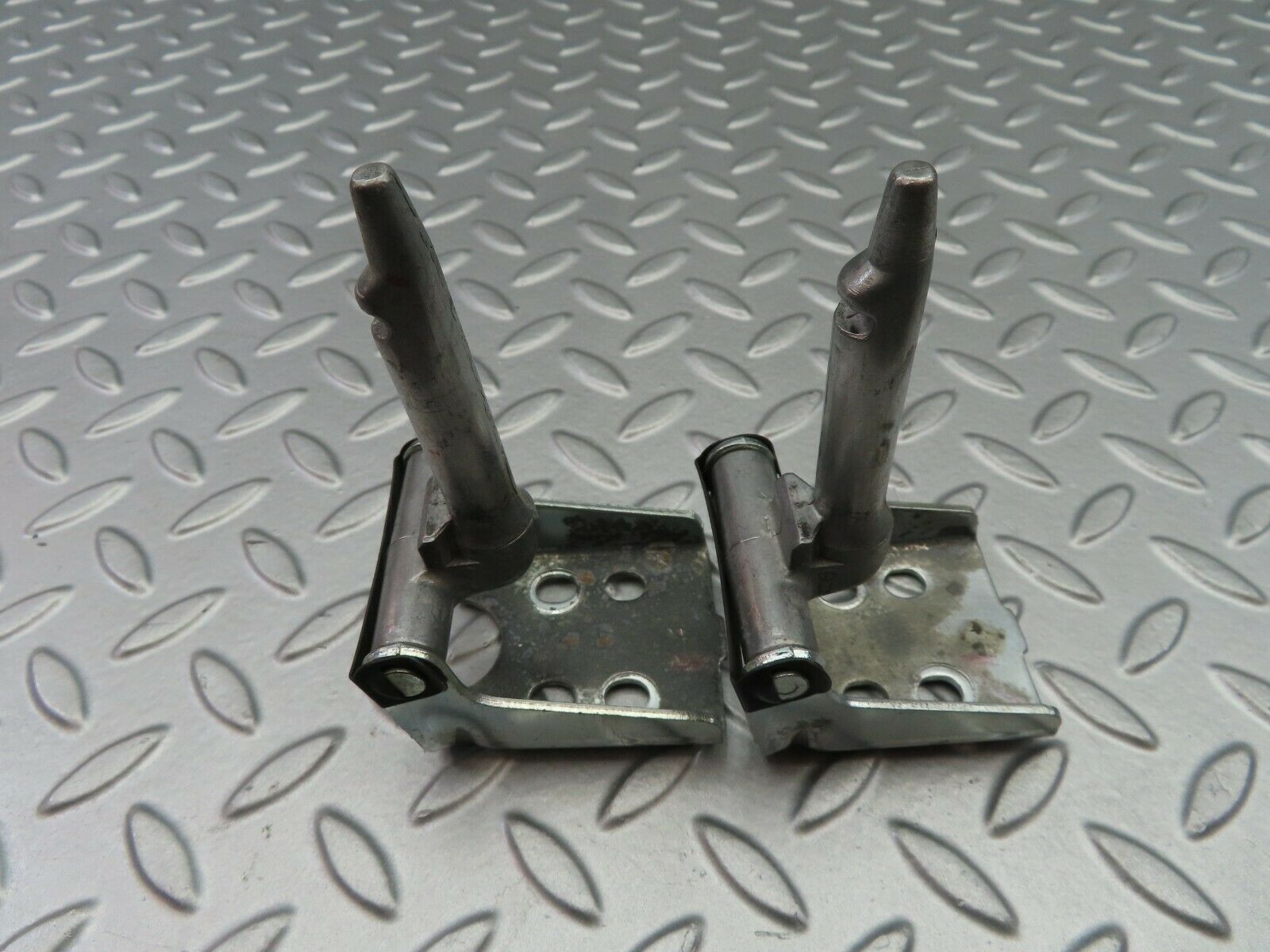 6626 Mercedes-Benz S124 E220 Wagon Boot Folding Seat Hinge Bottom