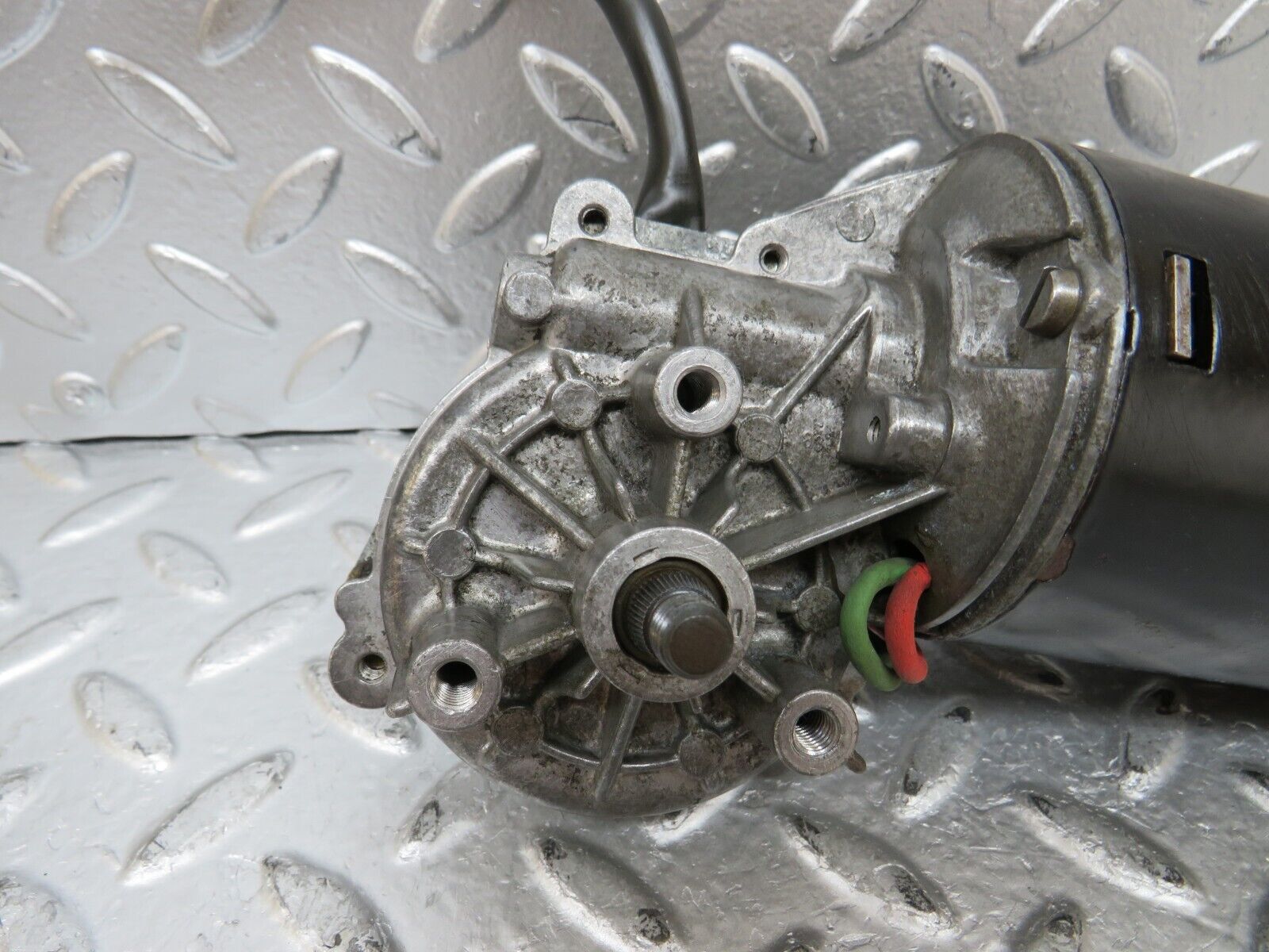 26330 Mercedes-Benz W116 450SE Wiper Motor Bosch 0390341077