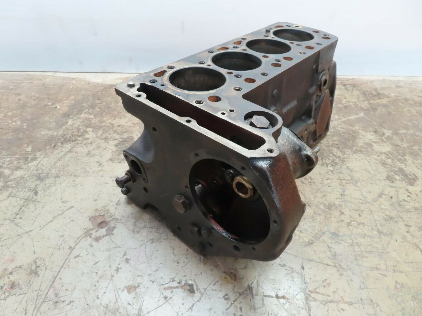 10947 Mercedes-Benz W115 220D Engine Block OM615.913 6150110501