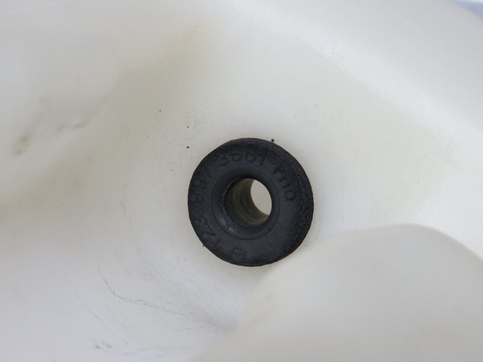 32561 Mercedes-Benz S124 300TE Wagon Windscreen Washer Fluid Tank 1248690520