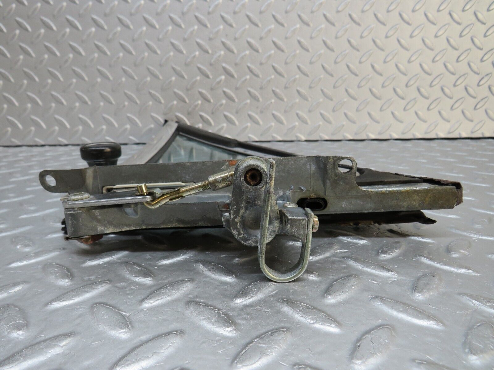 37518 Mercedes-Benz W109 300SEL Front Left Quarter Window Glass