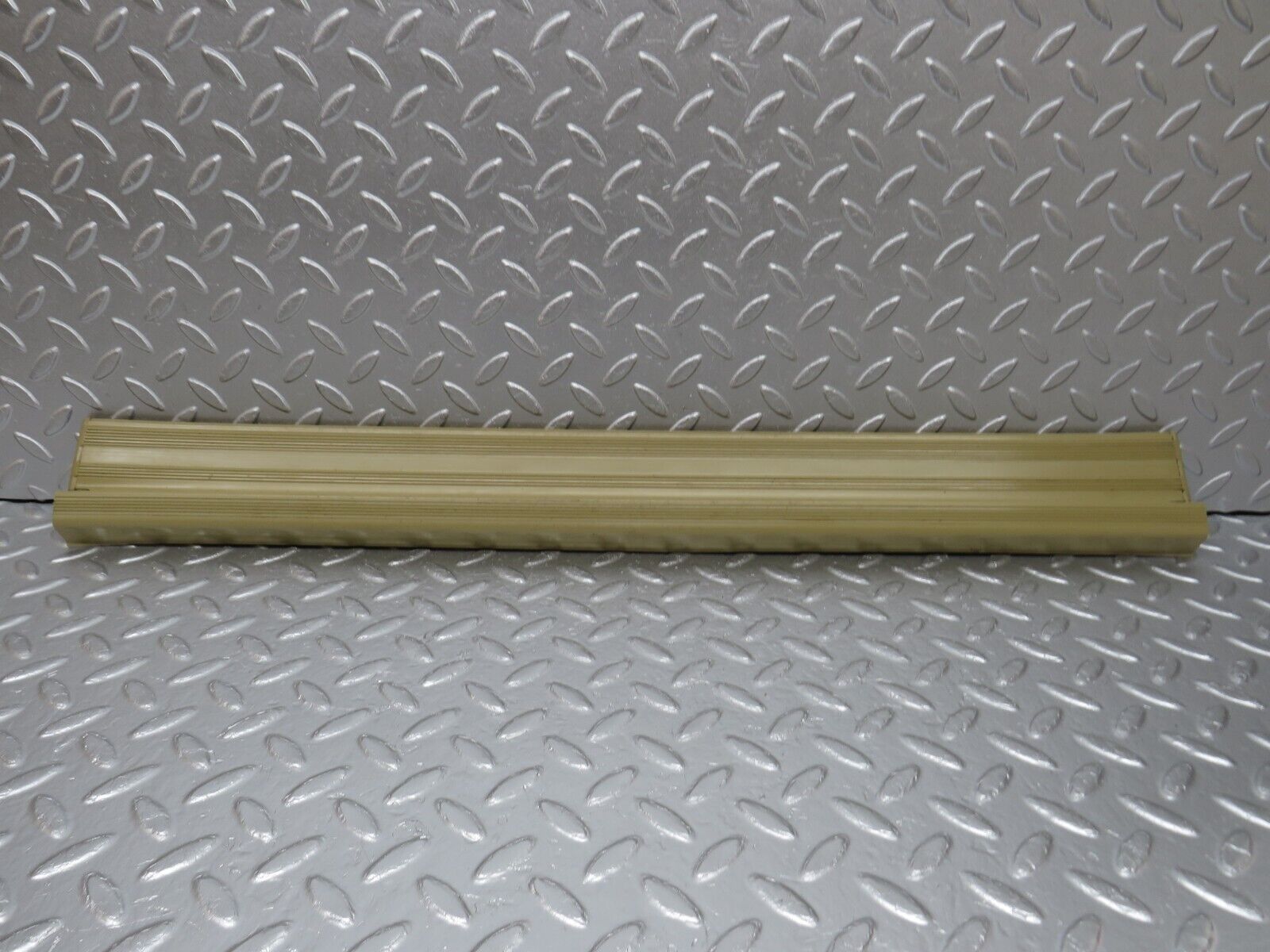 33982 Mercedes-Benz W124 260E Front Right Door Sill Beige