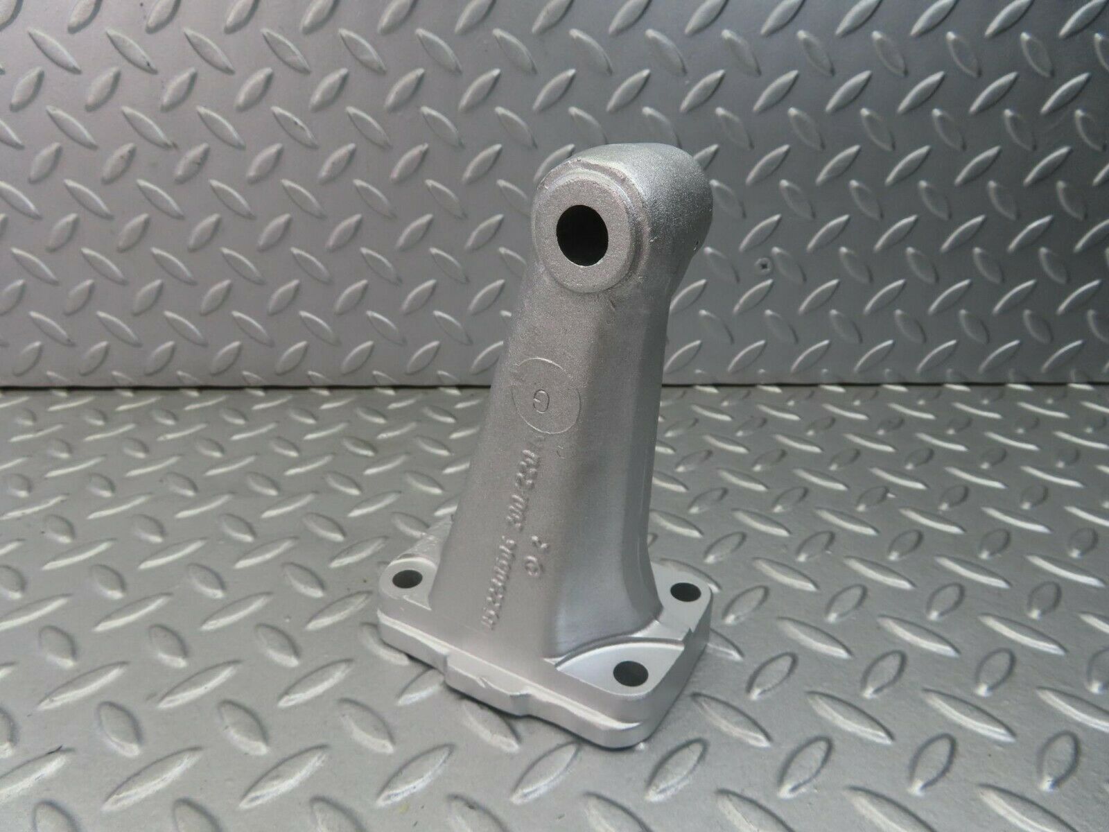 8335 Mercedes-Benz W115 Engine Mount Bracket Right Side 1152230504