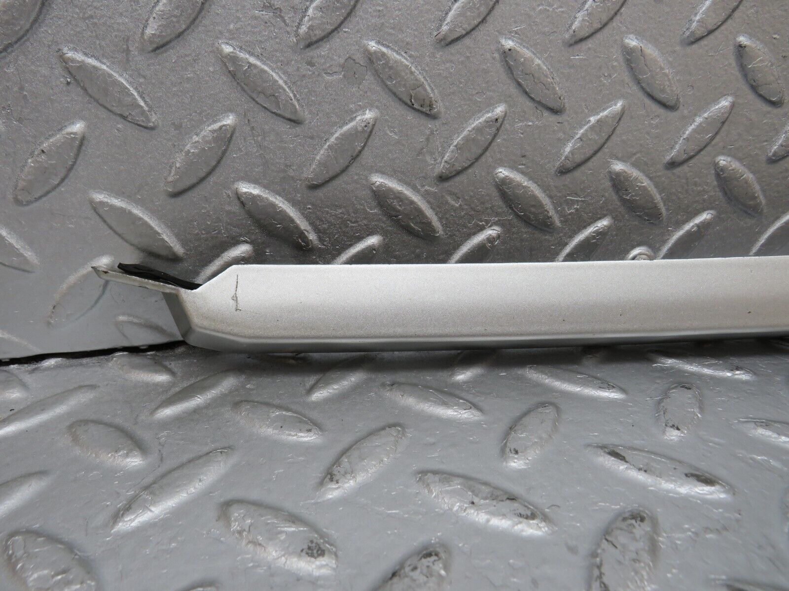 39695 Mercedes-Benz R129 320SL Coupe Left Headlight Lower Trim 1298260577 1298260777