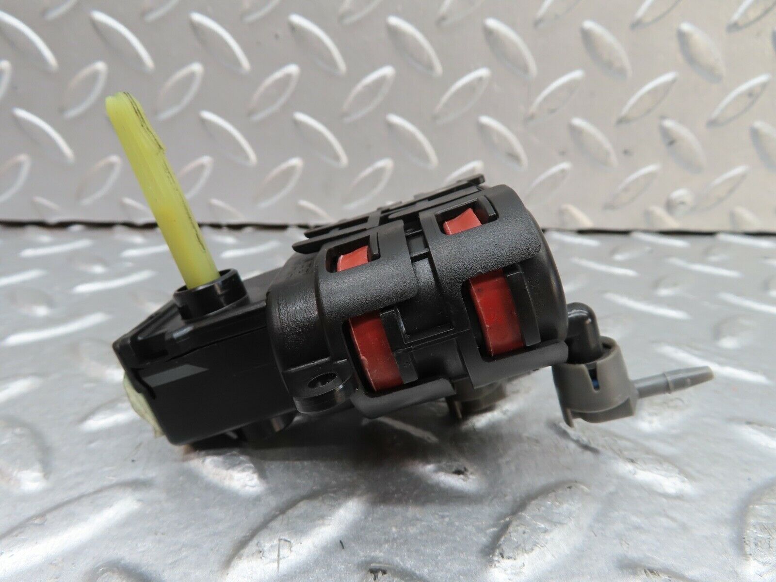 19369 Mercedes-Benz C140 CL420 Coupe Heater Box Vacuum Actuator 9062700302