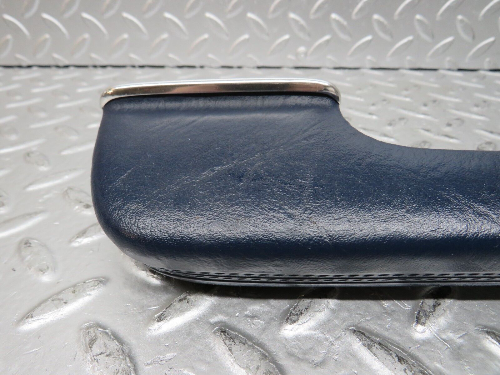 31982 Mercedes-Benz W123 230E Front Left Interior Door Handle 1239701701