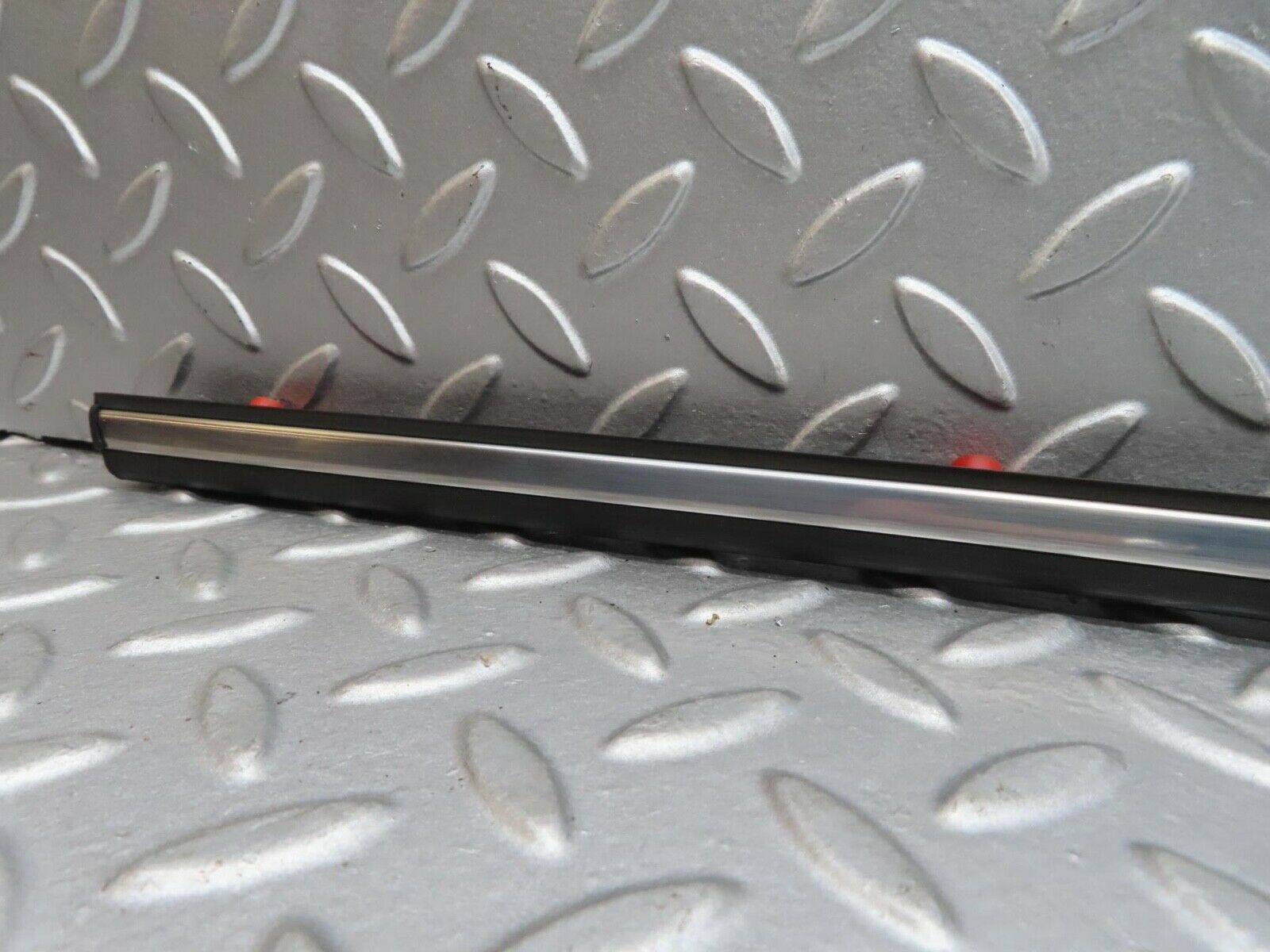 15833 Mercedes-Benz W123 280E Rear Right Door Centre Moulding Trim