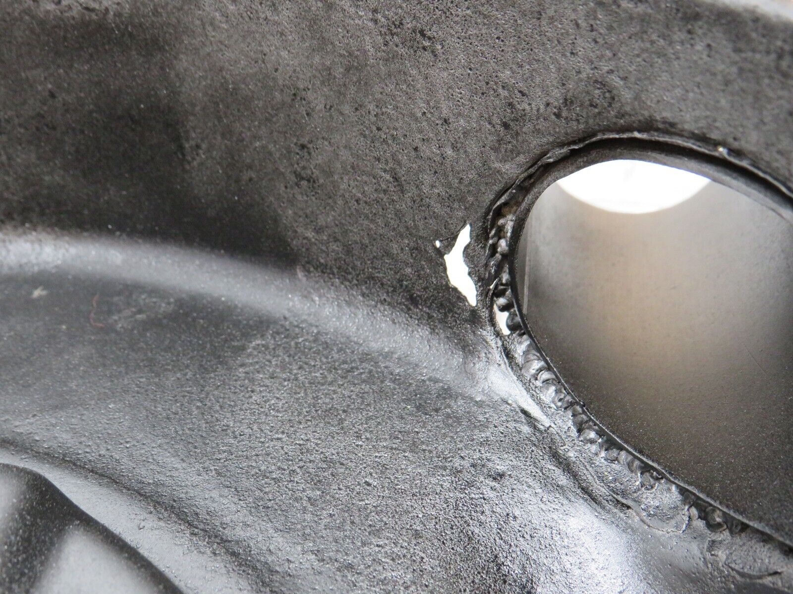 0307 Mercedes-Benz W123 220D Air Filter Housing Bottom 0110946702