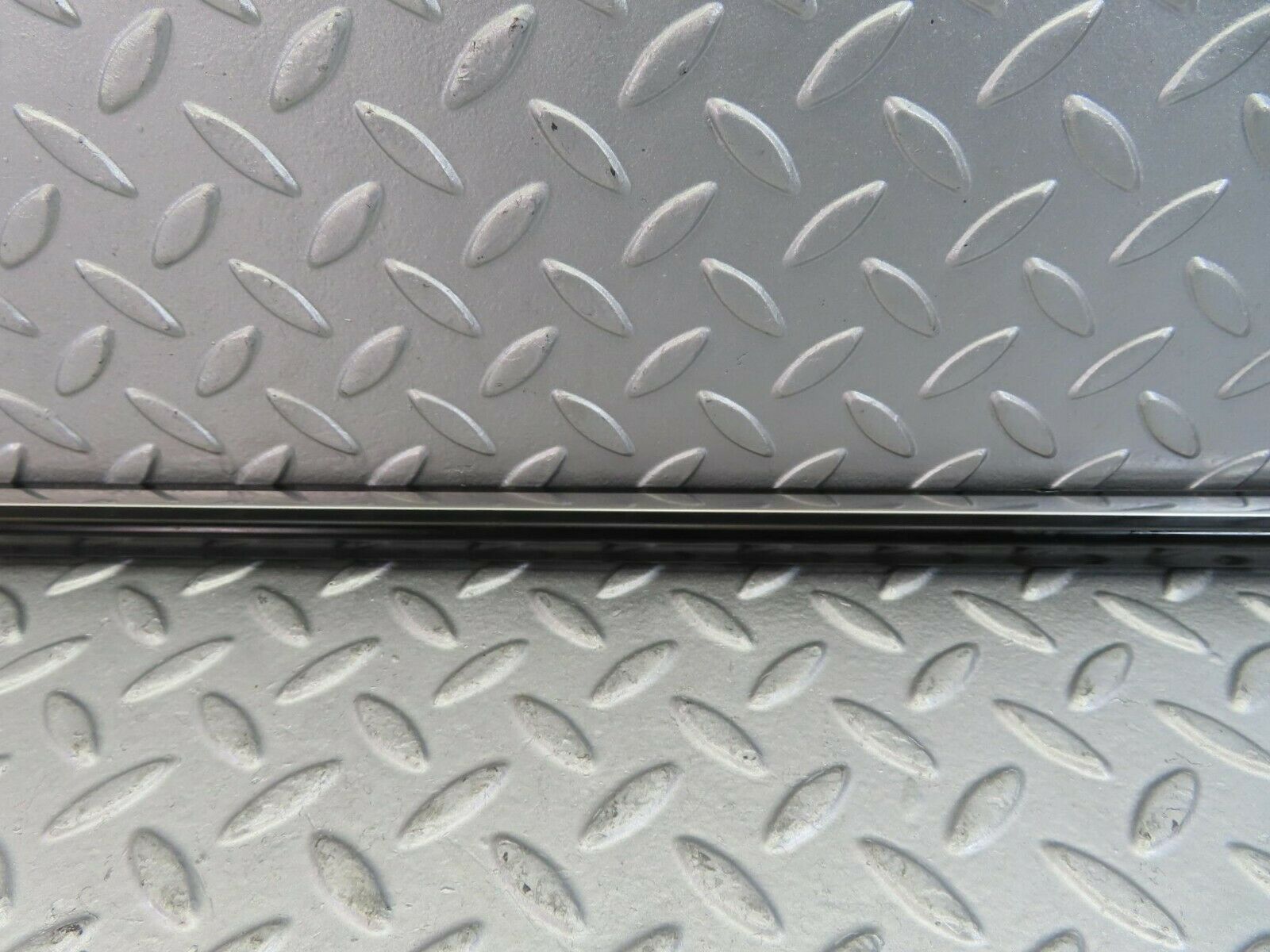 10243 Mercedes-Benz W123 Rear Right Door Centre Moulding Trim