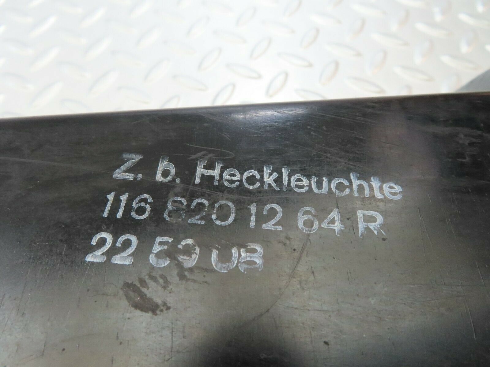 8855 Mercedes-Benz W116 Rear Right Tail Light Cover 1168201264