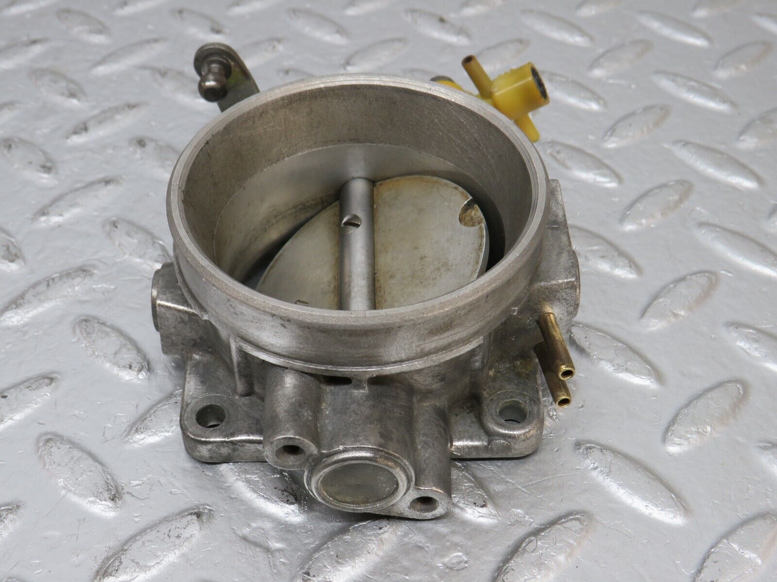 34521 Mercedes-Benz C126 380SEC Coupe Throttle Body Valve 0039970036