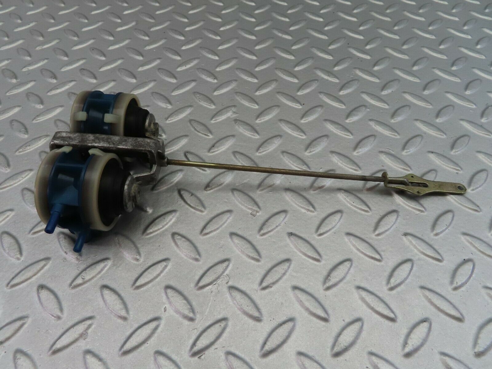 7353 Mercedes-Benz W116 450SE Door Lock Vacuum Actuator Front Right