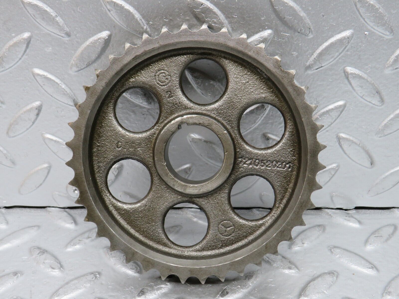 0272 Mercedes-Benz W123 220D Camshaft Timing Gear 1210520201
