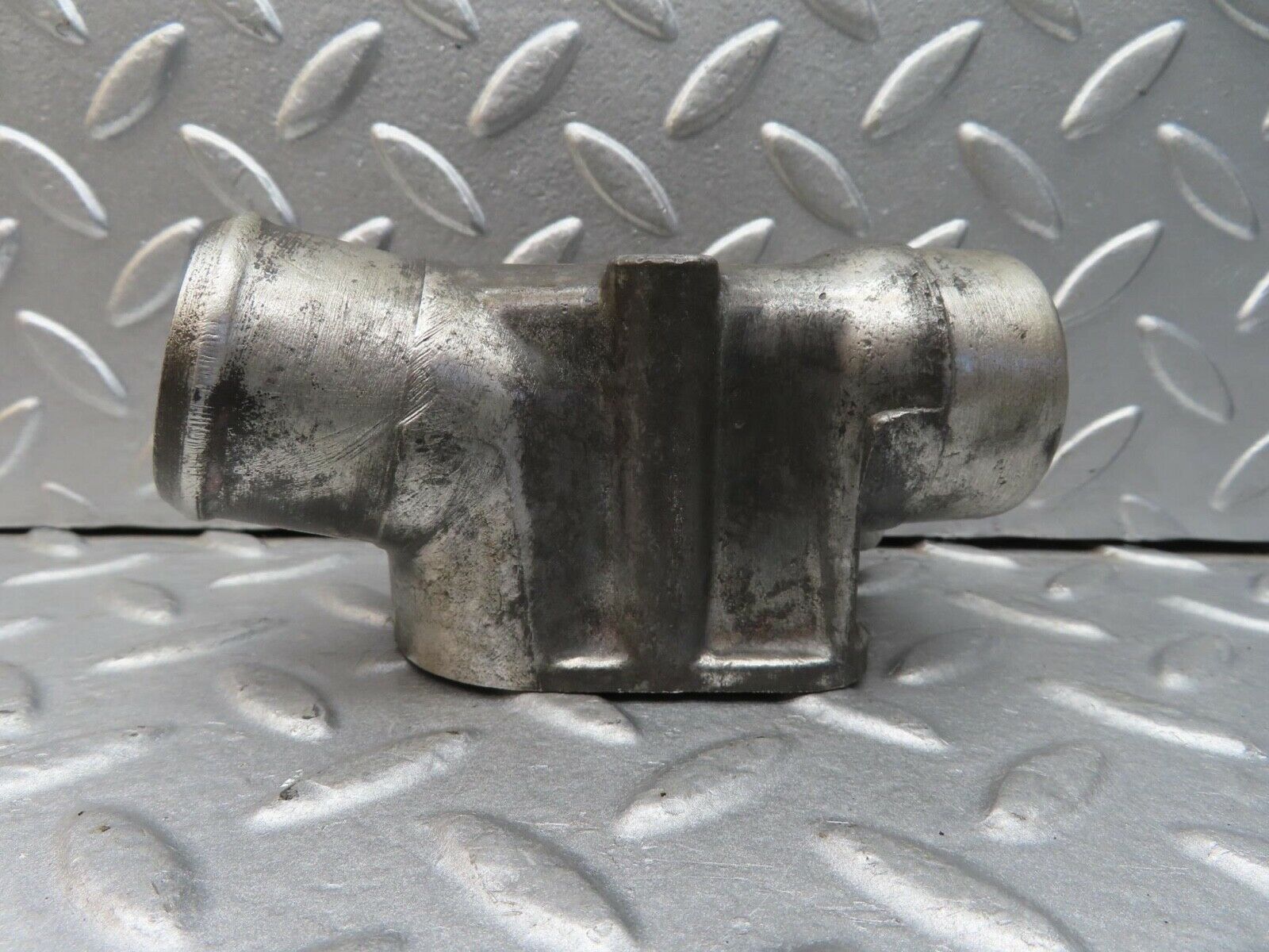 14360 Mercedes-Benz W116 350SE Water Pipe Socket 1162011730