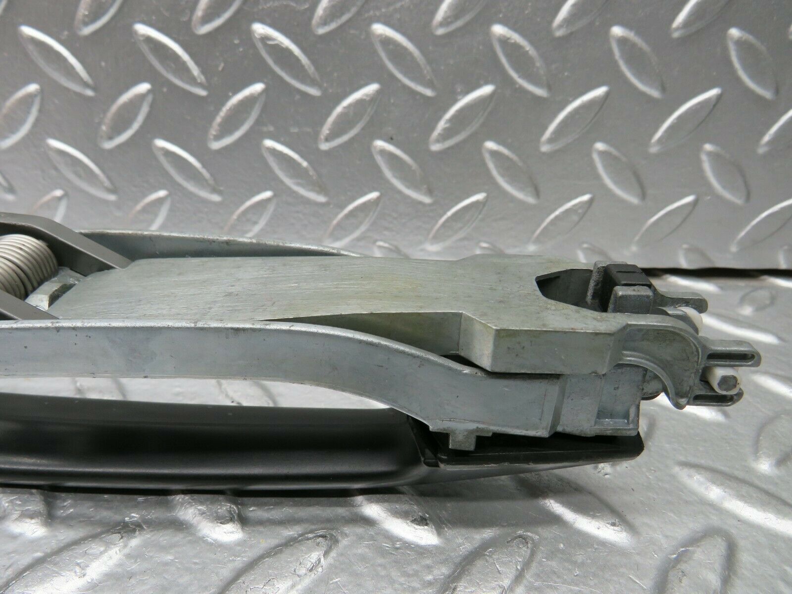 22475 Mercedes-Benz C124 E220 Coupe Left Exterior Door Handle No Key