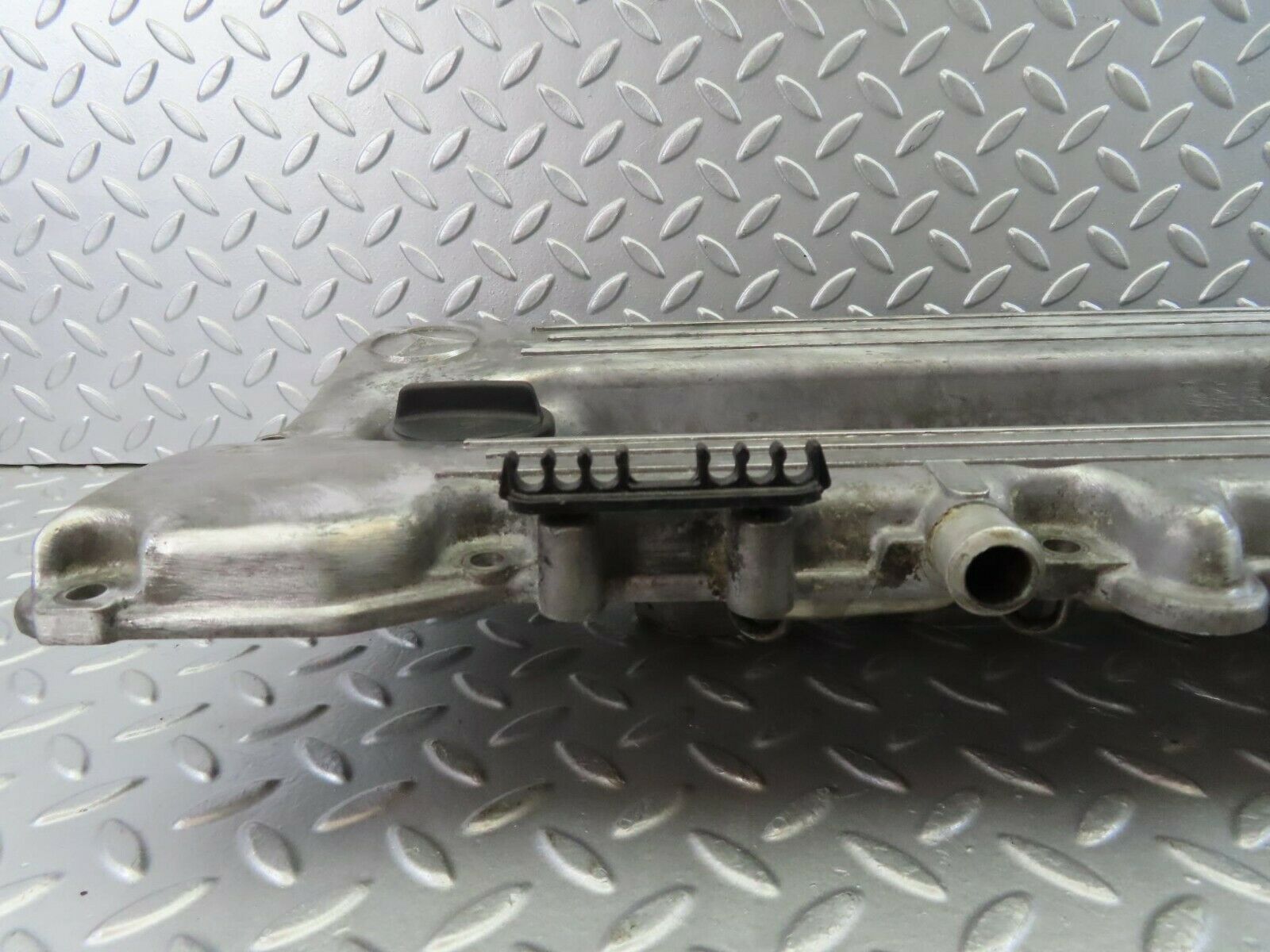 10187 Mercedes-Benz C123 280CE Coupe Cylinder Head Valve Cover 1100160905