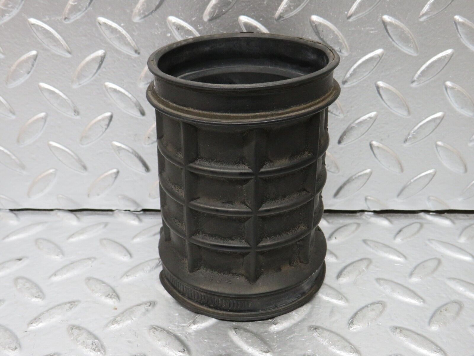 24863 Mercedes-Benz W140 S320 Air Intake Pipe 1041410990