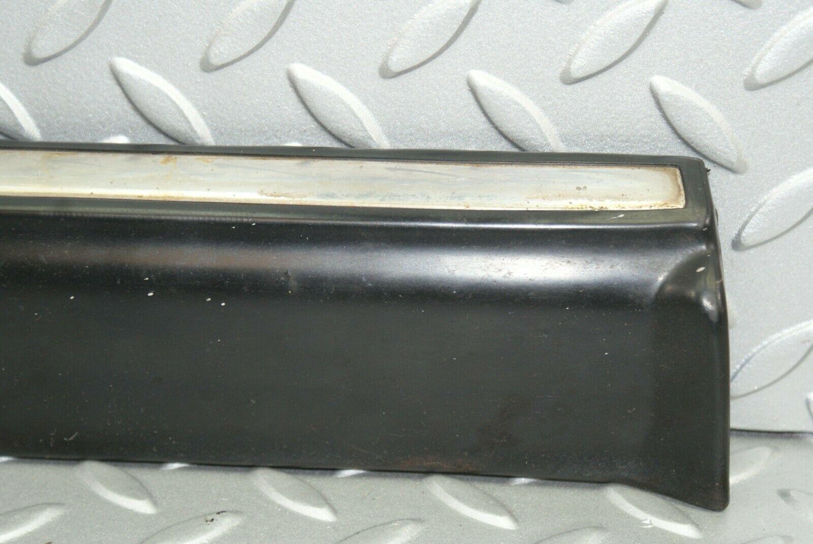 2834 Mercedes-Benz C123 280CE Coupe Front Left Fender Wing Lower Trim