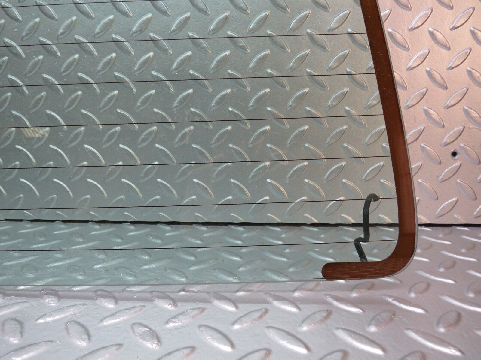 31424 Mercedes-Benz S124 220TE Wagon Tailgate Heated Windscreen