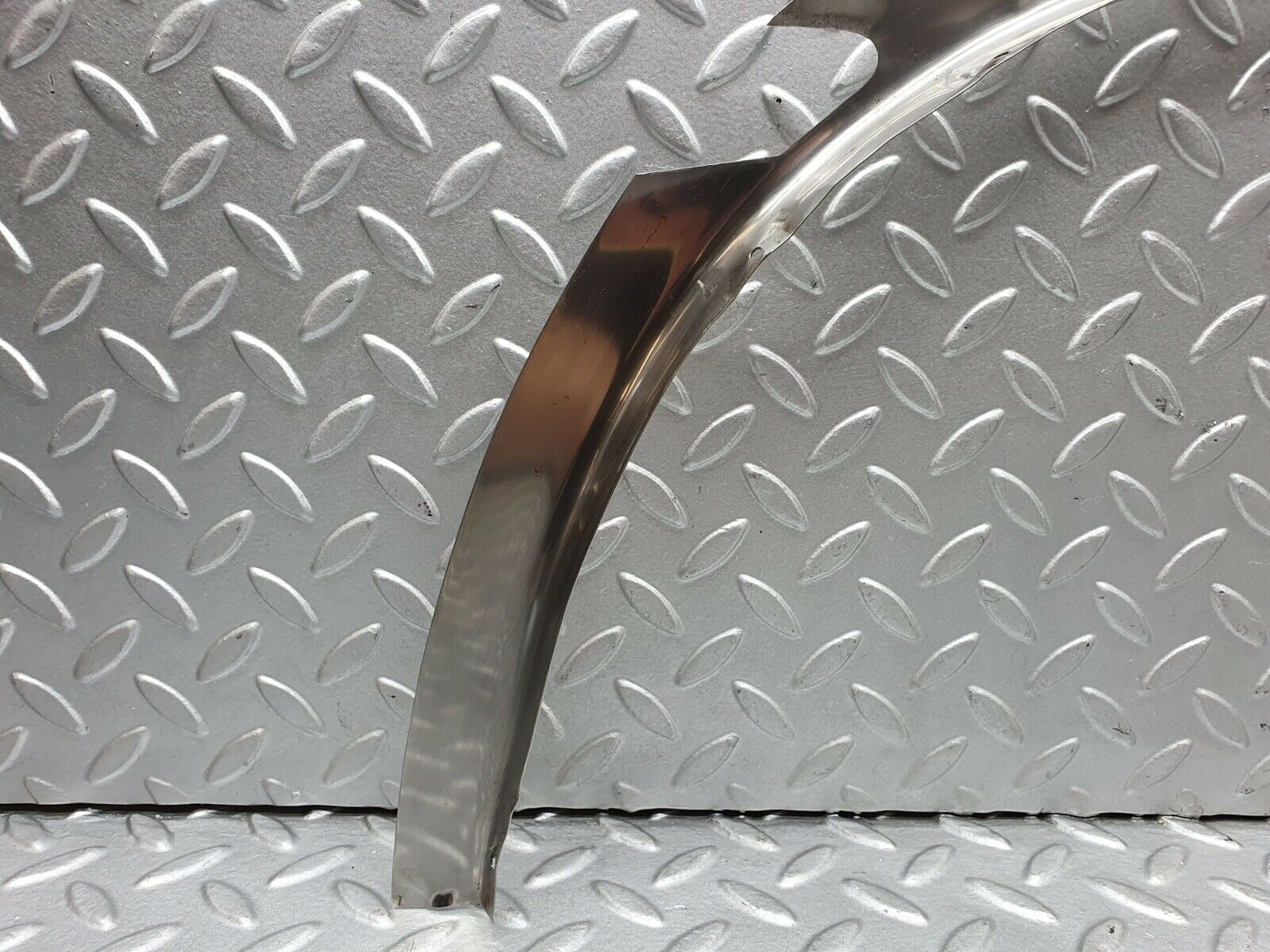 0141 Mercedes-Benz W116 350SE Rear Left Chrome Wheel Arch Trim