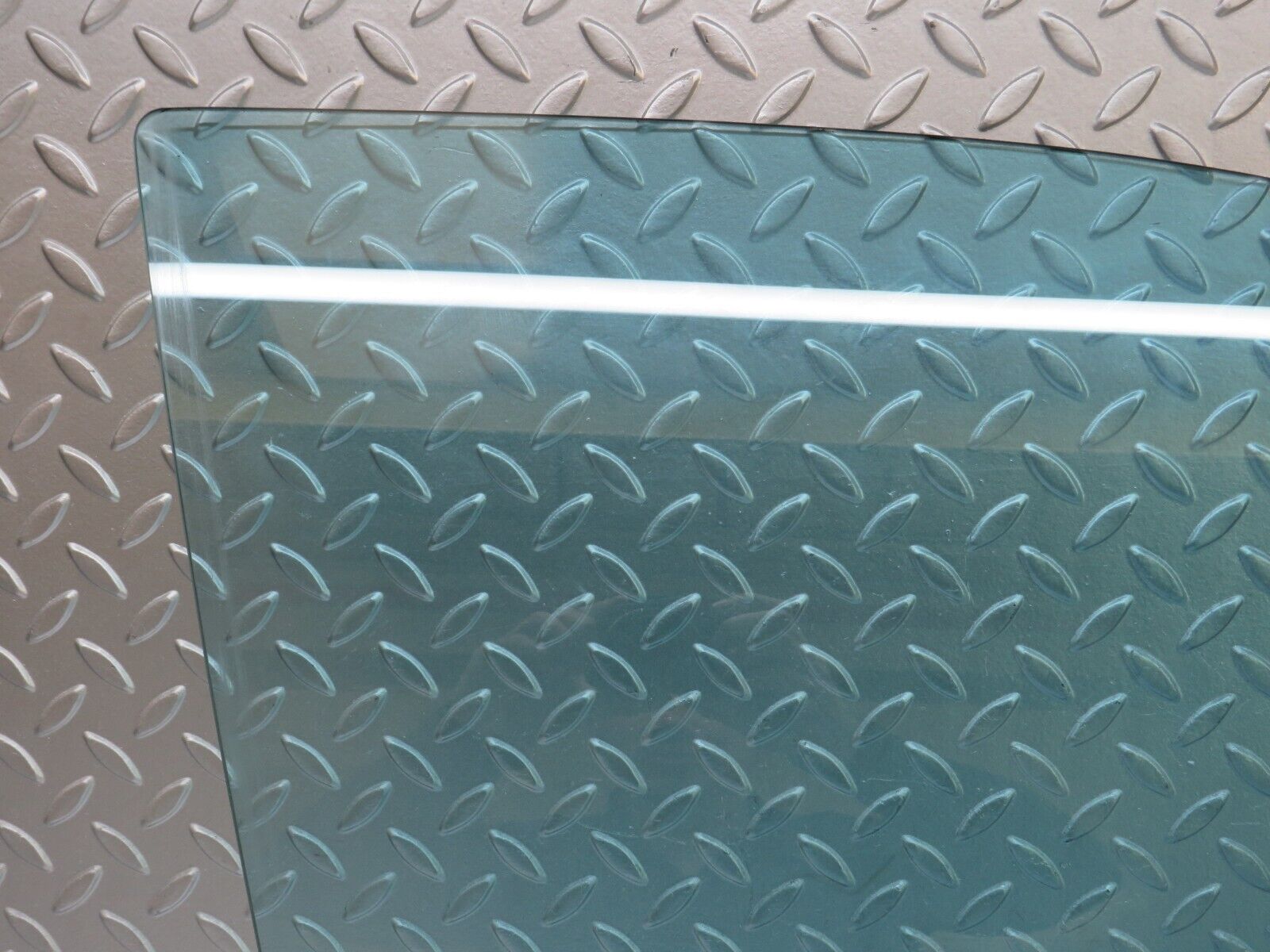 34972 Mercedes-Benz W210 320E Front Right Door Window Glass