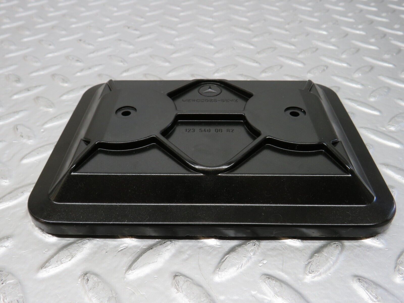 25582 Mercedes-Benz W123 200 Fuse Box Cover Lid 1235400082