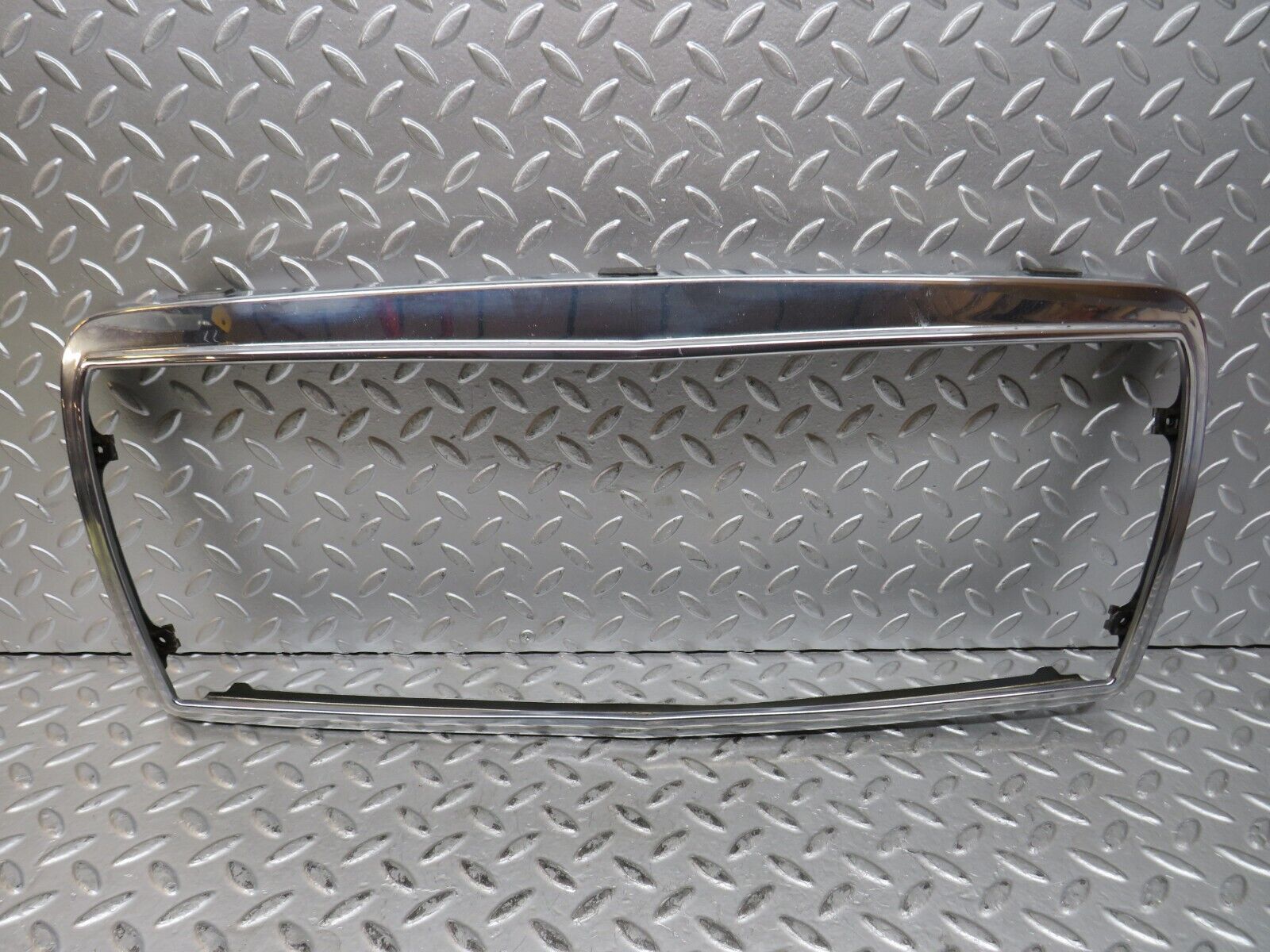 28935 Mercedes-Benz C124 320CE Bonnet Grill Chrome Frame