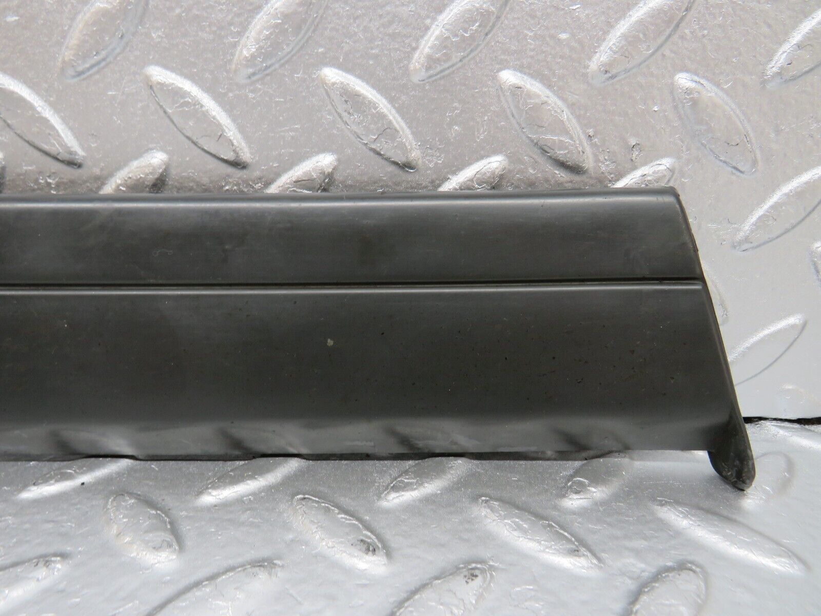 33995 Mercedes-Benz W124 260E Front Left Fender Wing Lower Moulding Trim